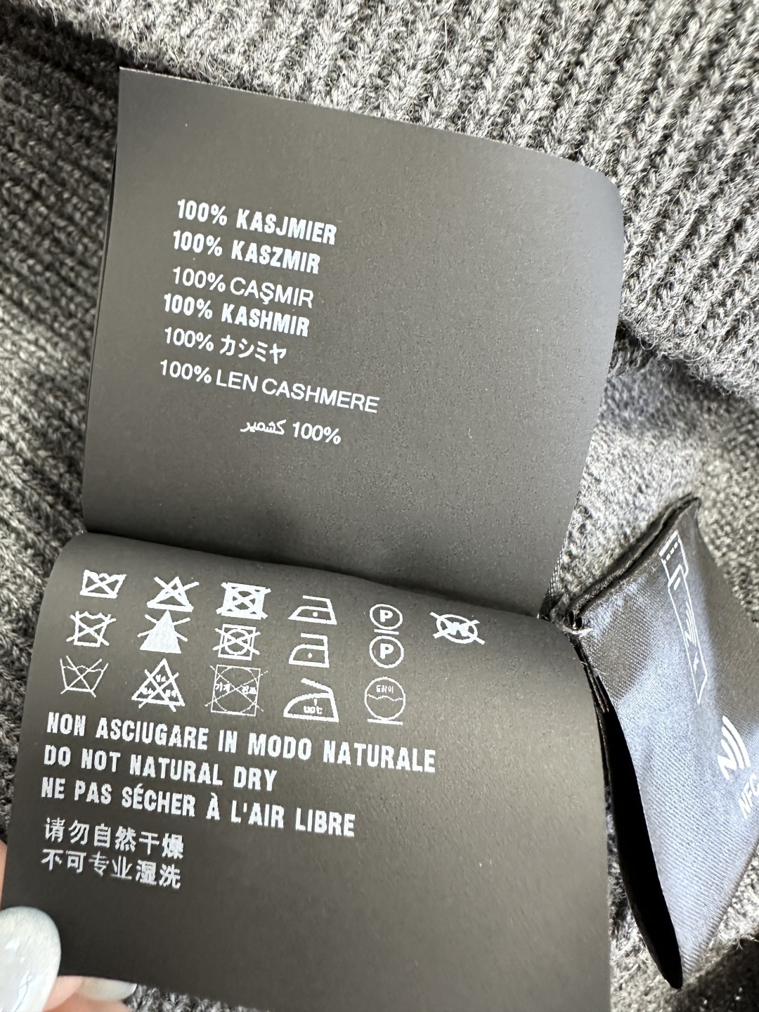 Miumiu Large Lapel Cashmere Sweater Top Top Version 36-40 2025.10.9