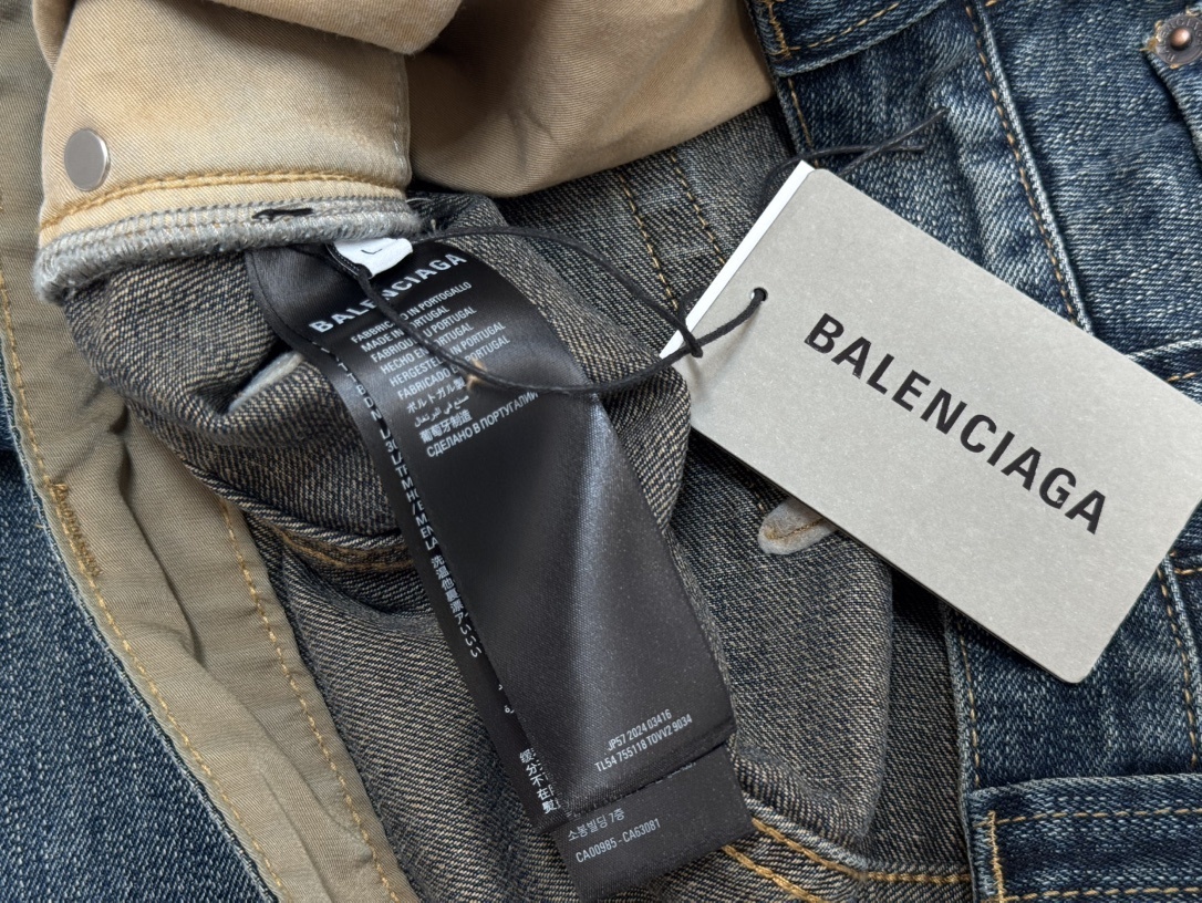 Balenciaga denim shorts Top version 2025.8.11