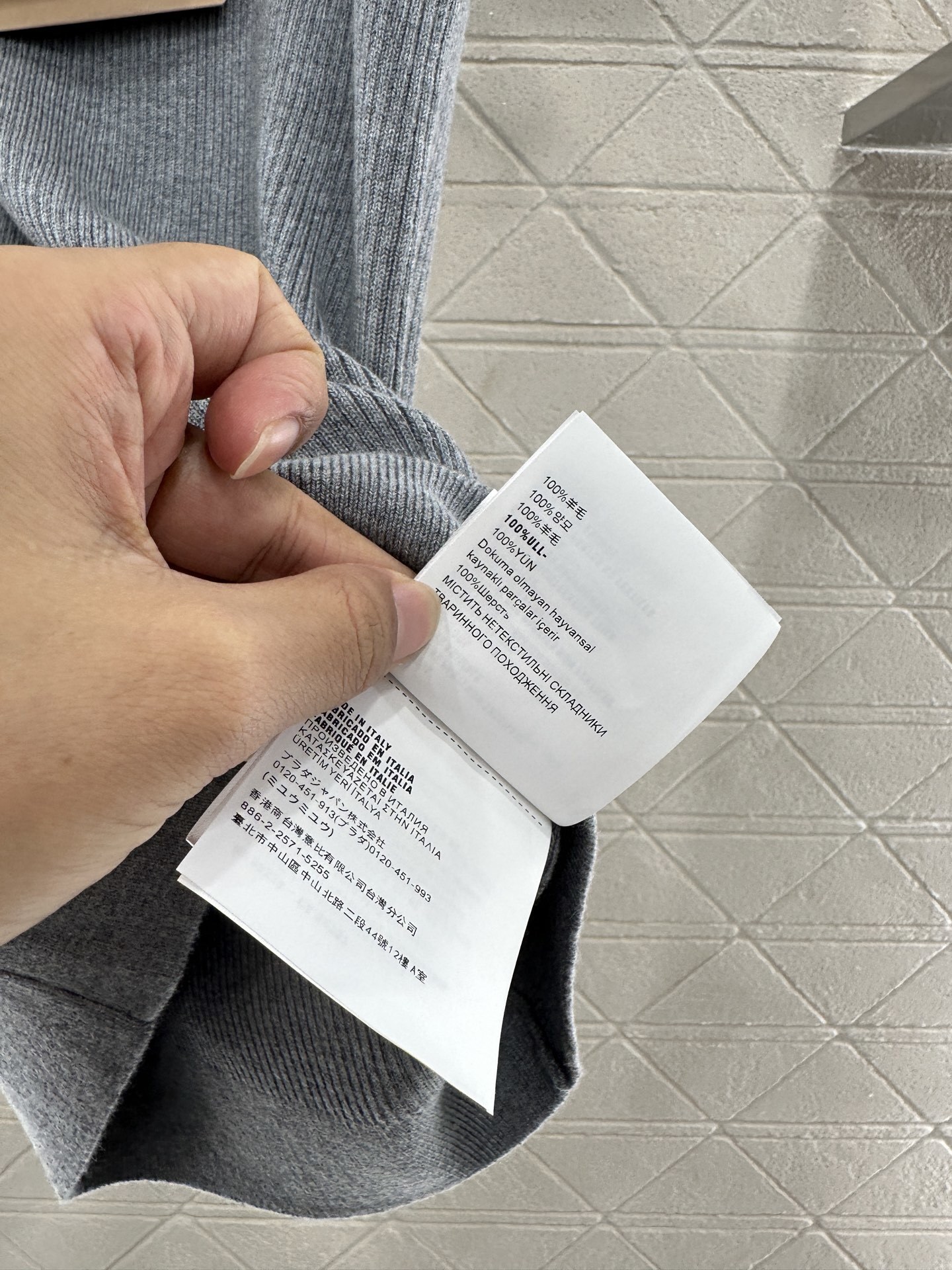 Miumiu Round Neck Vertical Pierced Knit Vest Top Version S-L 2025.8.26