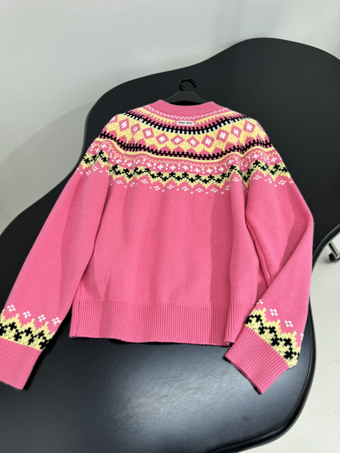 Miumiu Wool Crew Neck Cardigan Top Version S-L 2025.10.28