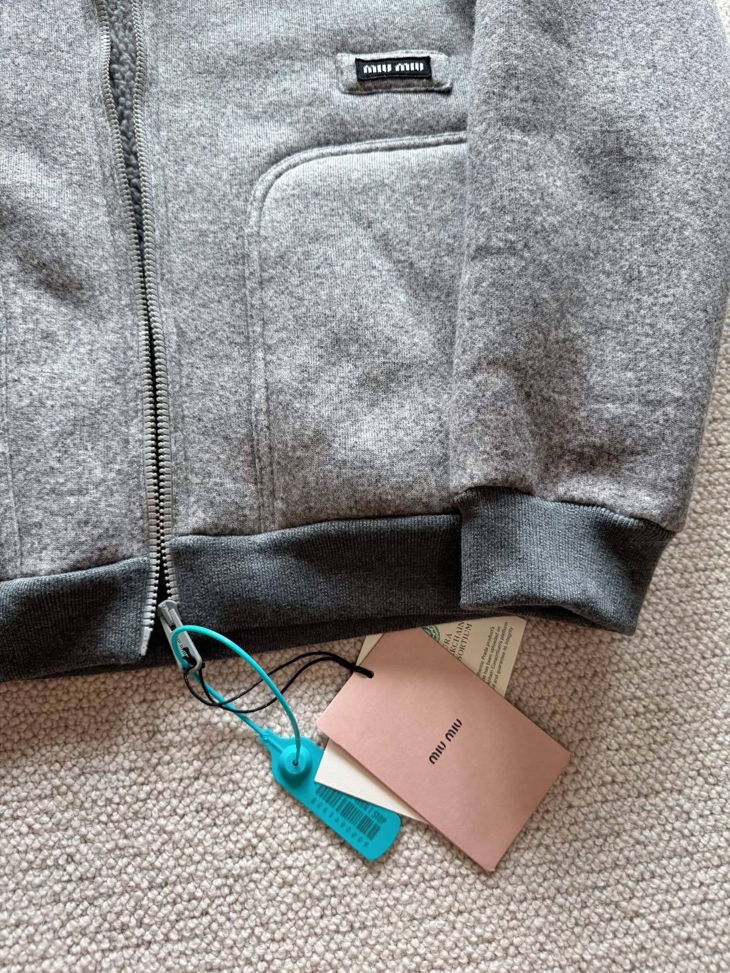 Miumiu Lambswool Zipper Hooded Jacket Top Version S-L 2025.10.21