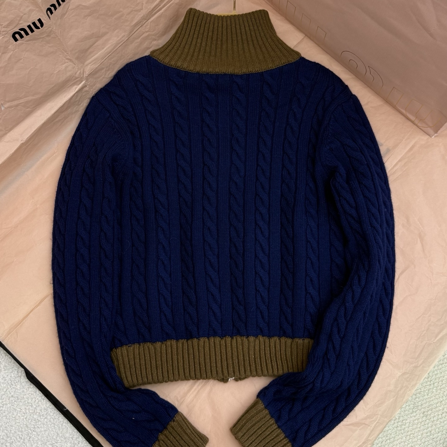 Miumiu Lapel Zipper Cardigan Sweater Top Version S-L 2025.9.11