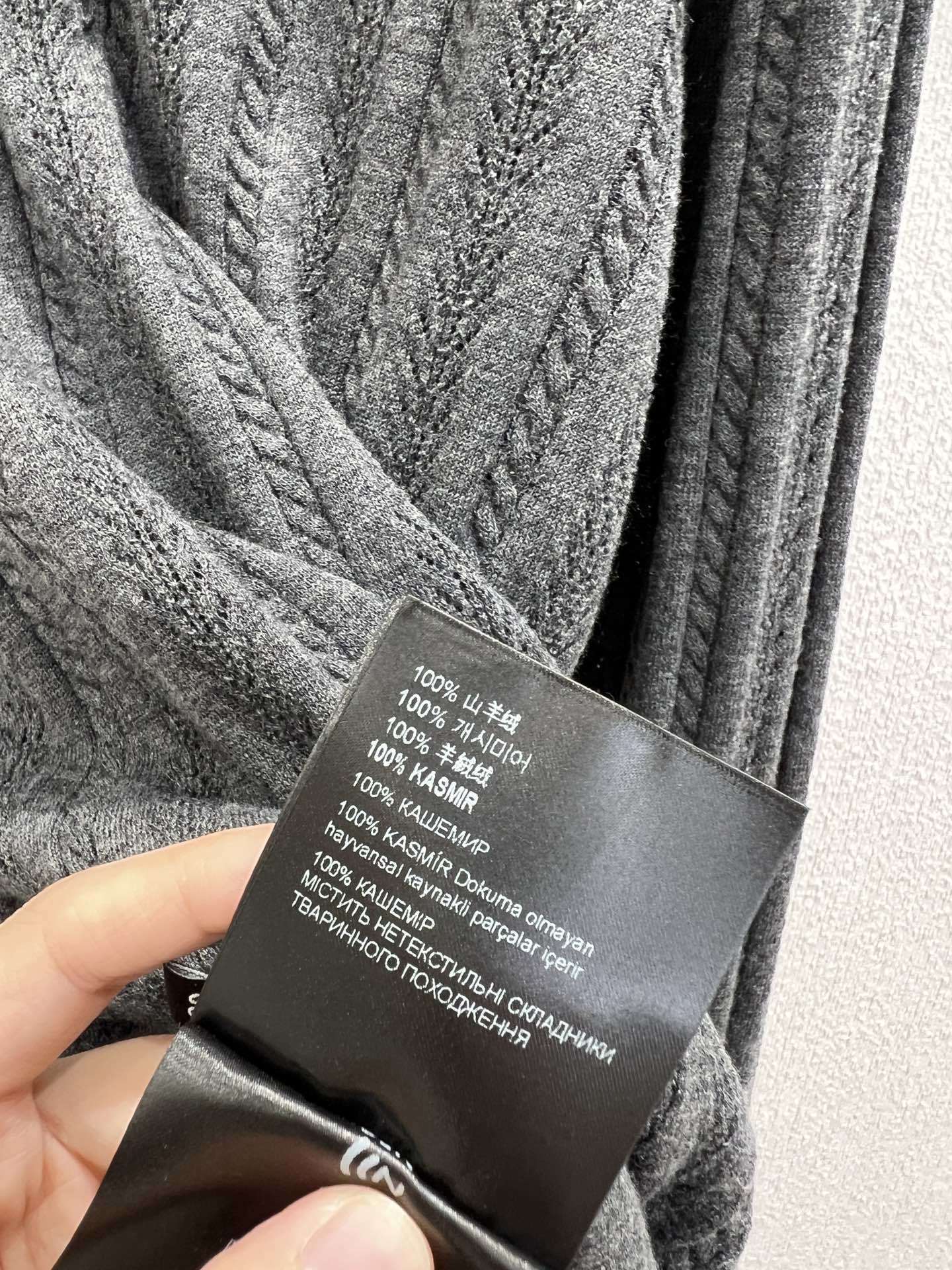 Miumiu Cashmere Knitted POLO Shirt Top Version S-L 2025.8.18