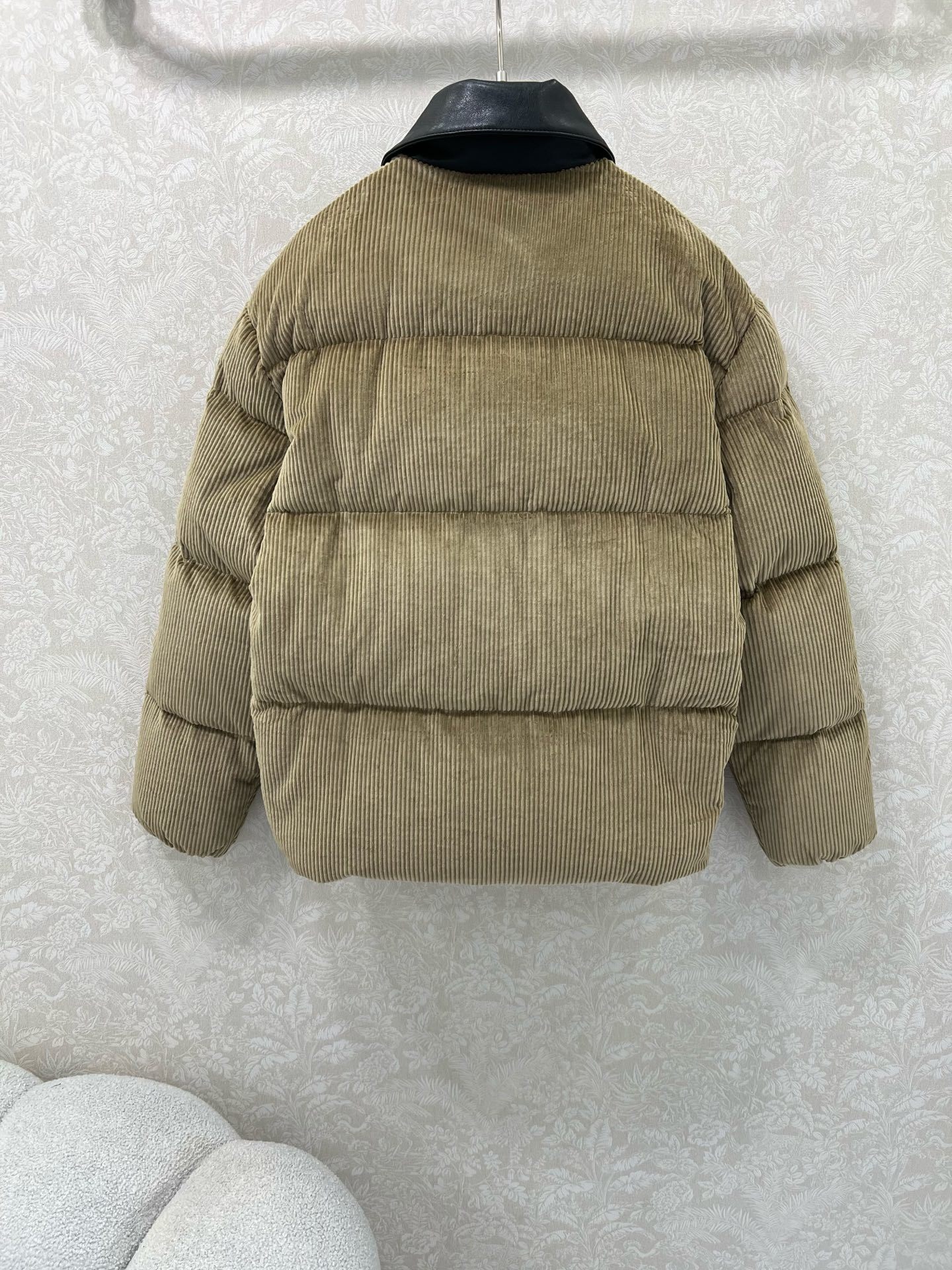 Miumiu Sheepskin Collar Bread Down Jacket Top Version S-L 2025.10.9