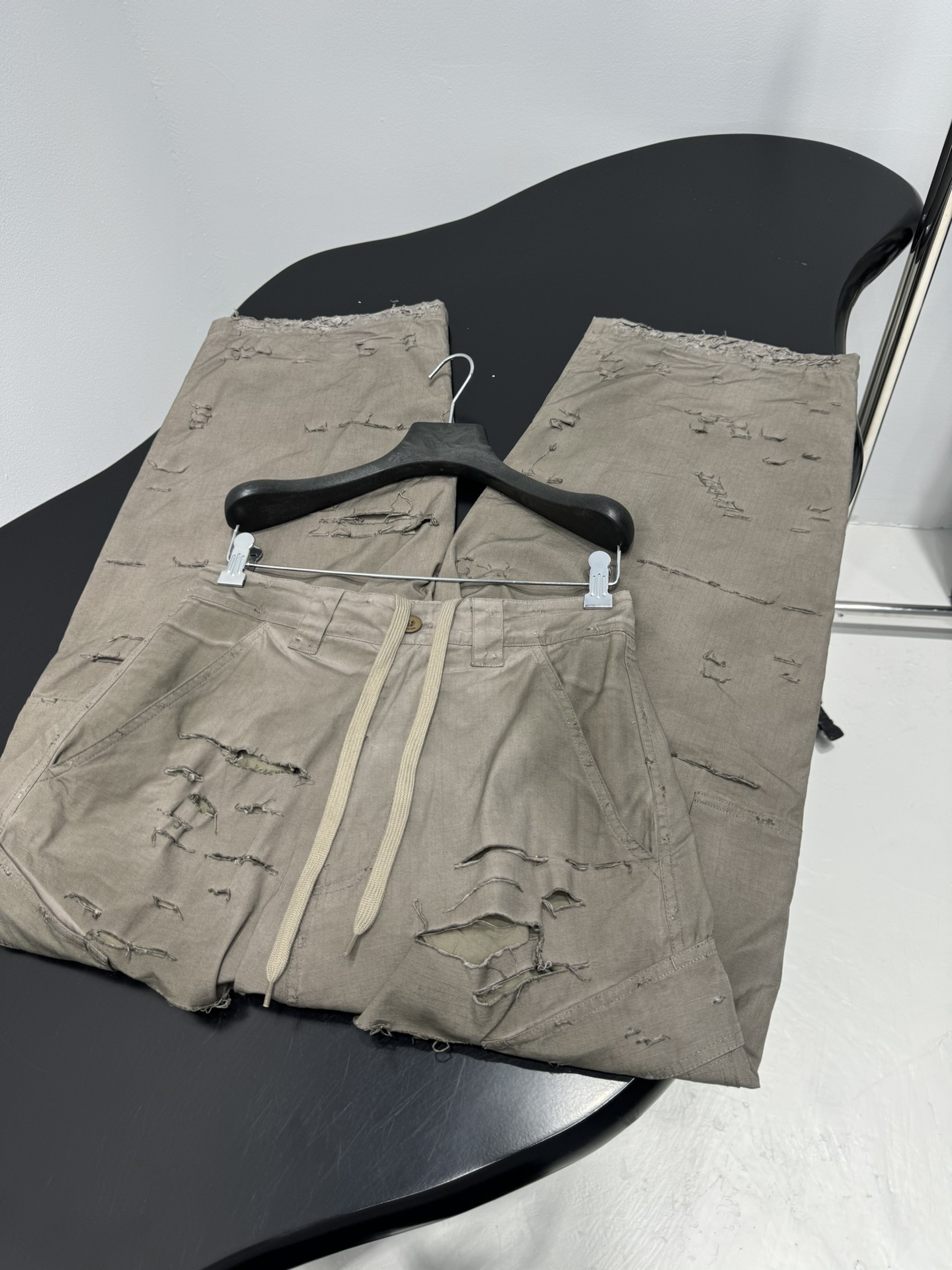 Balenciaga ripped cargo jeans, top version, sizes S-L, November 25, 2025.