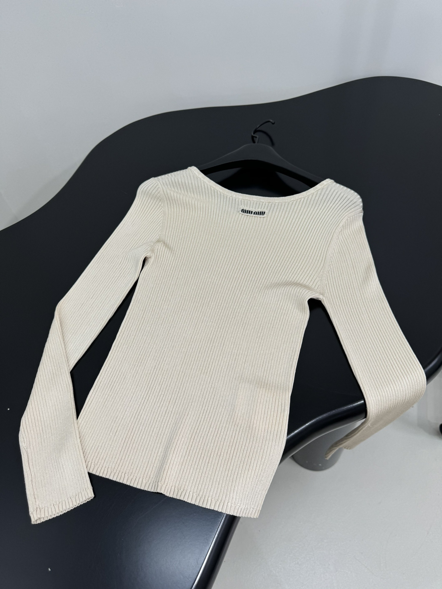 Miumiu V-neck top Top Version S-L 2025.10.28