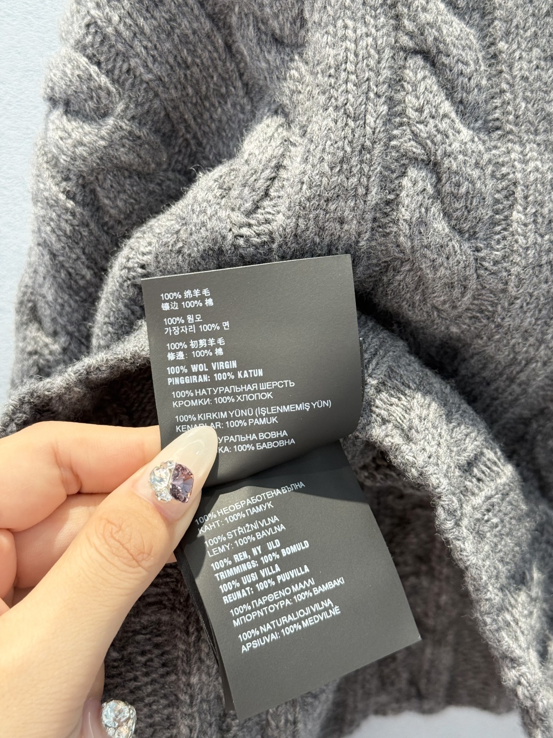 Miumiu V-neck cropped sweater Top Version S-L 2025.9.28