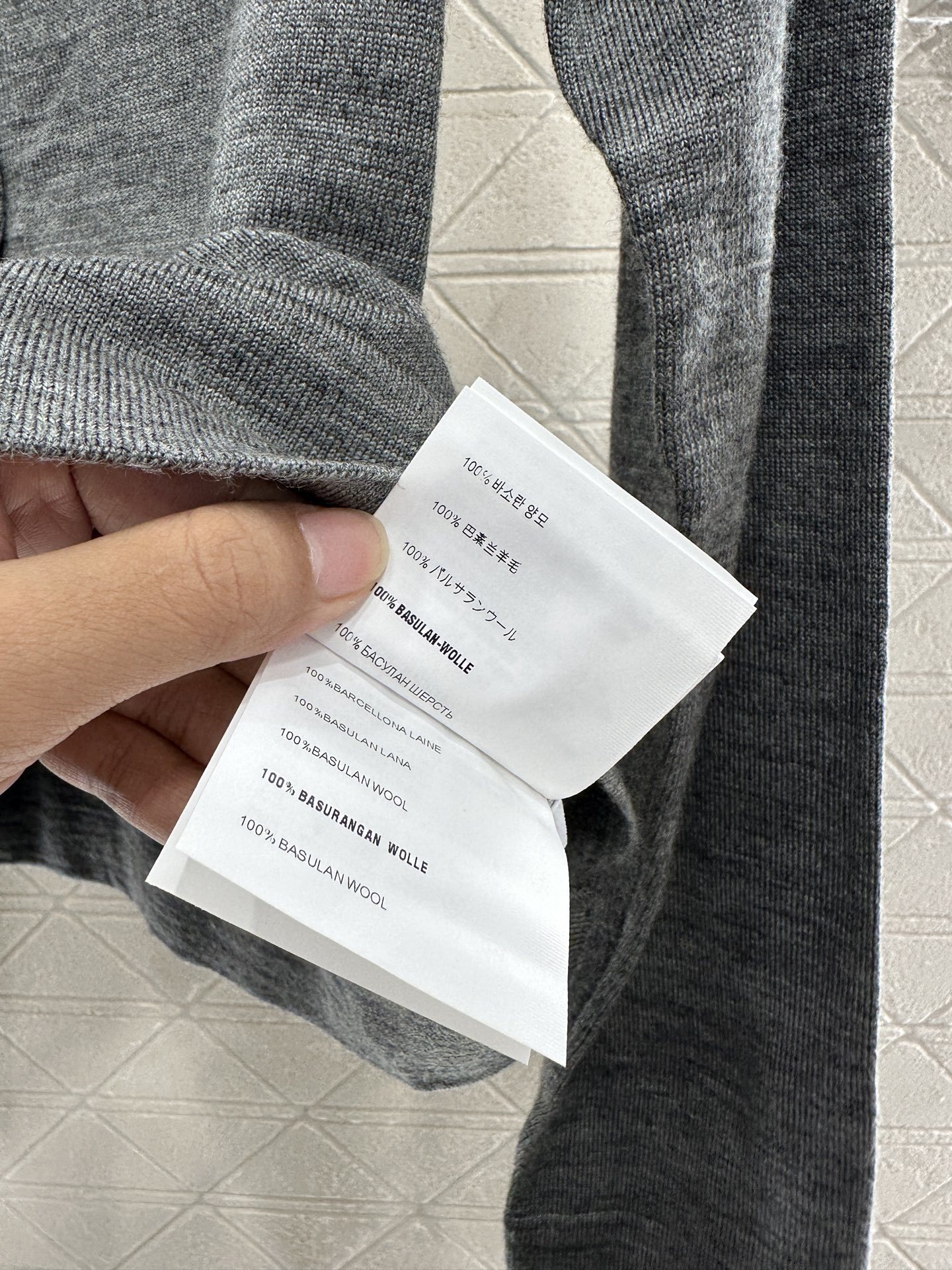 Miumiu Polka Dot Contrast Collar Knit Cardigan Top Version S-L 2025.8.26