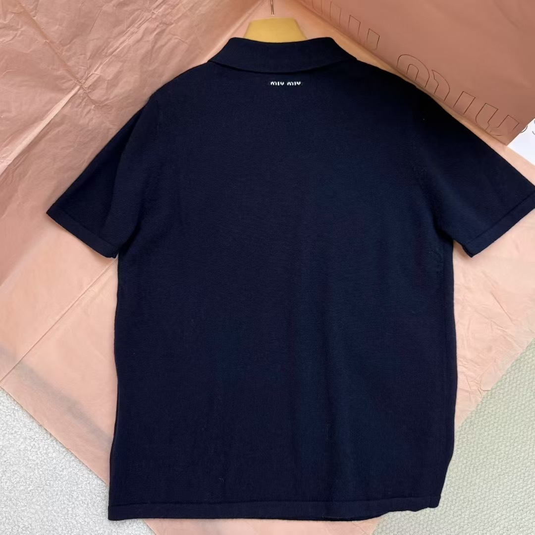 Miumiu Knitted Lapel Side Zipper Short Sleeve Top Version S-L 2025.8.15
