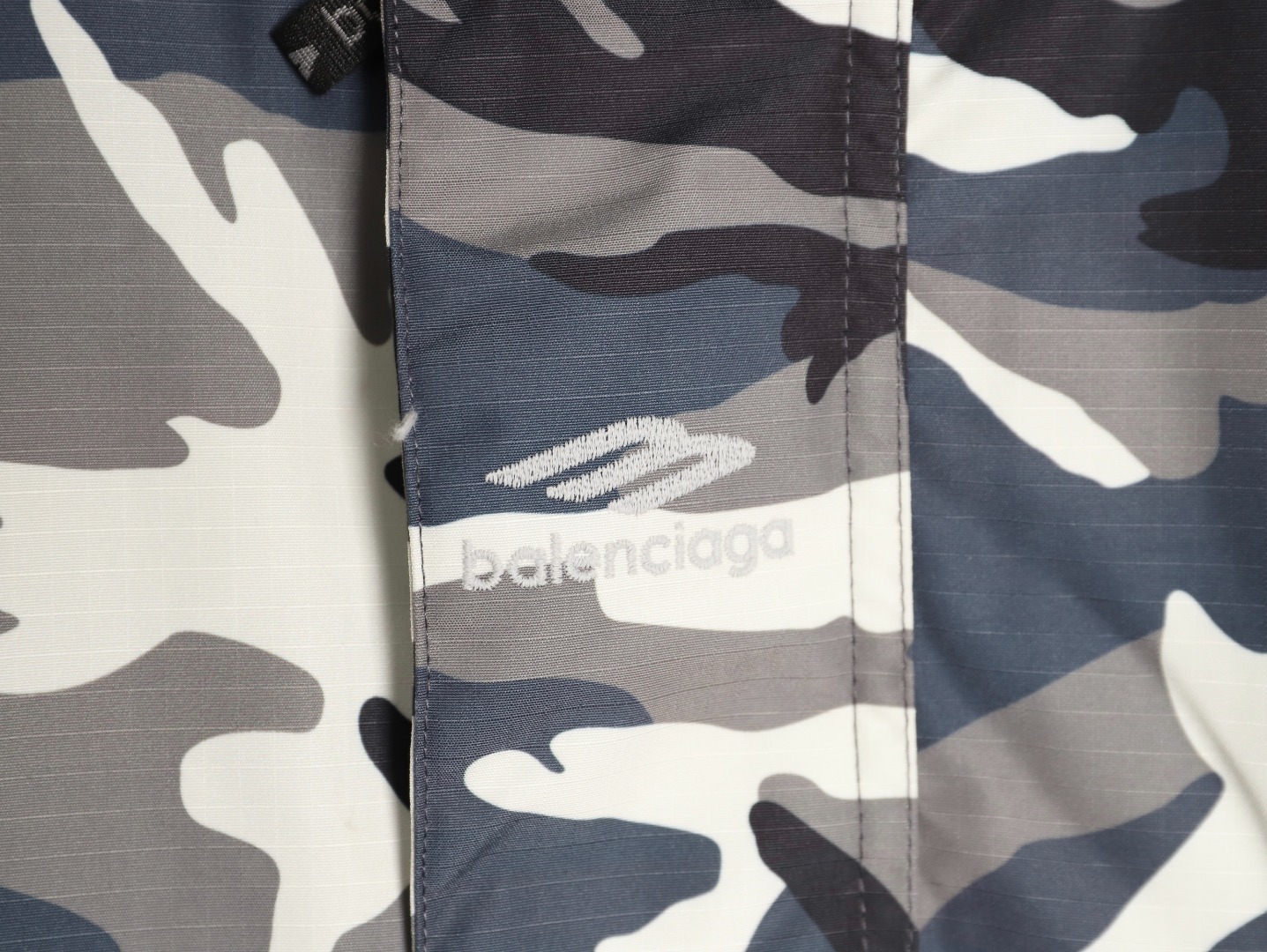 BLBE41165 BLCG 3B WINDBREAKER