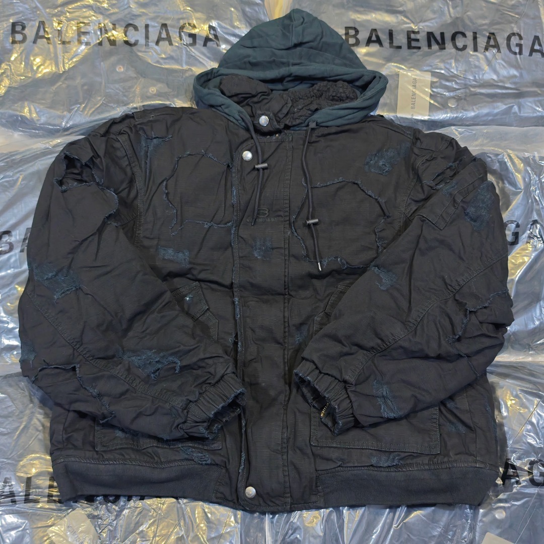 BLAT26165 BLCG BOMBER BROKE HOLE COTTONPADDED JACKET