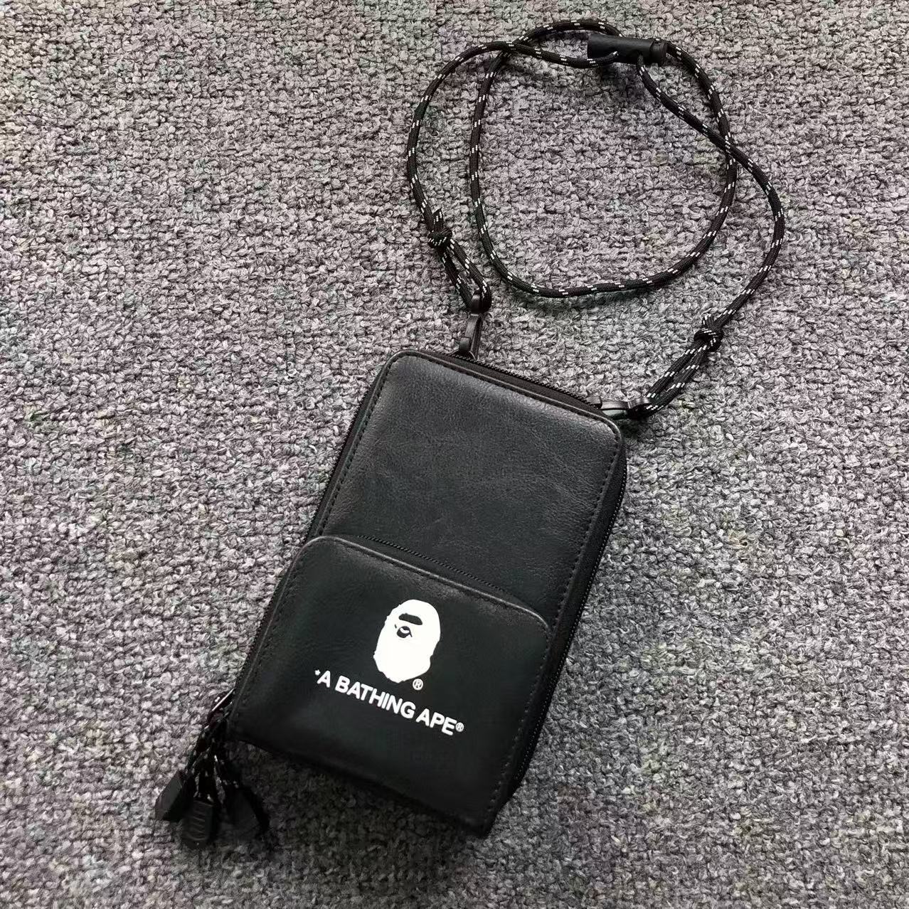 ￥78 BAPE BAG 1106160613 ( 长13CM*宽6CM*高19CM)