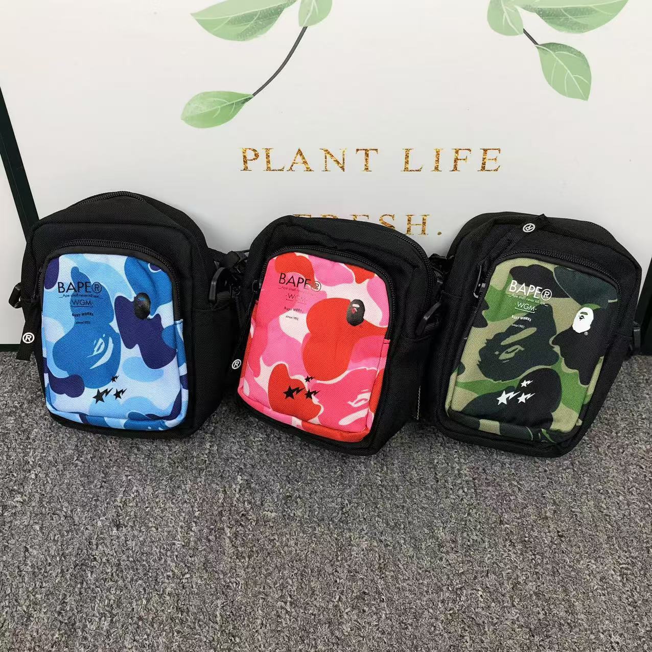 ￥78 BAPE BAG 111191866 (长12CM*宽6CM*高17CM)