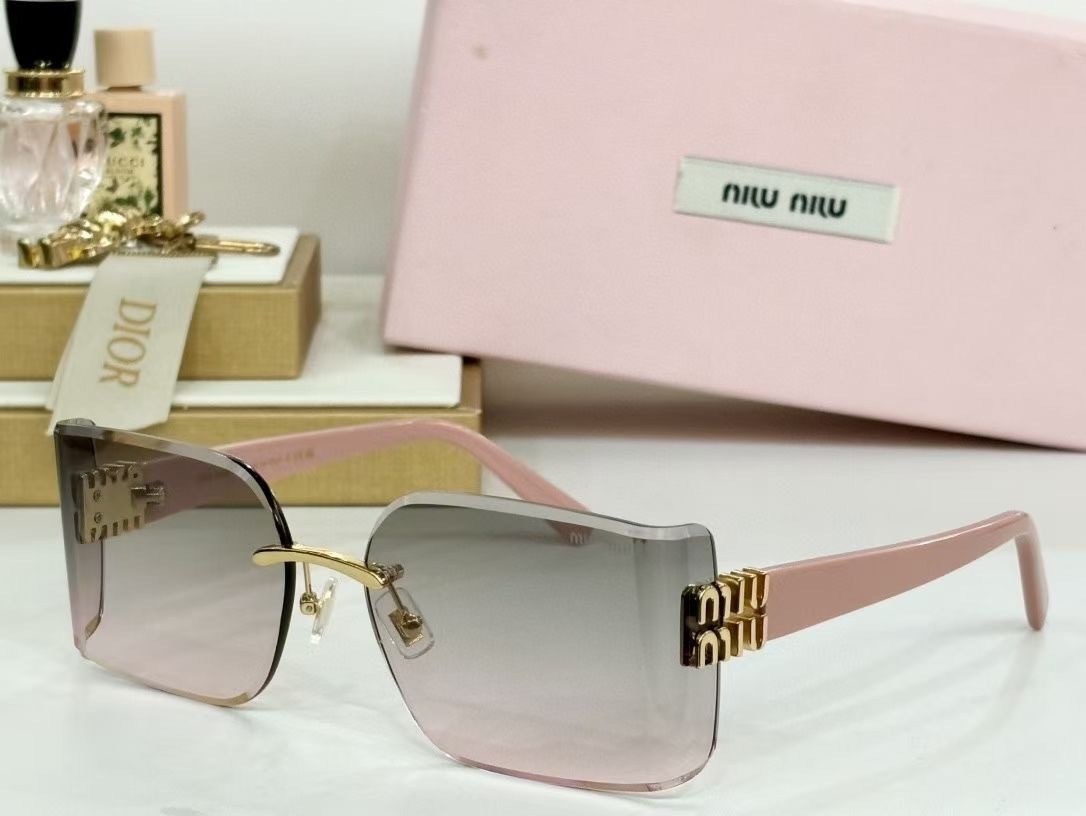 MIU MIU - 111 AV - 63 17 130