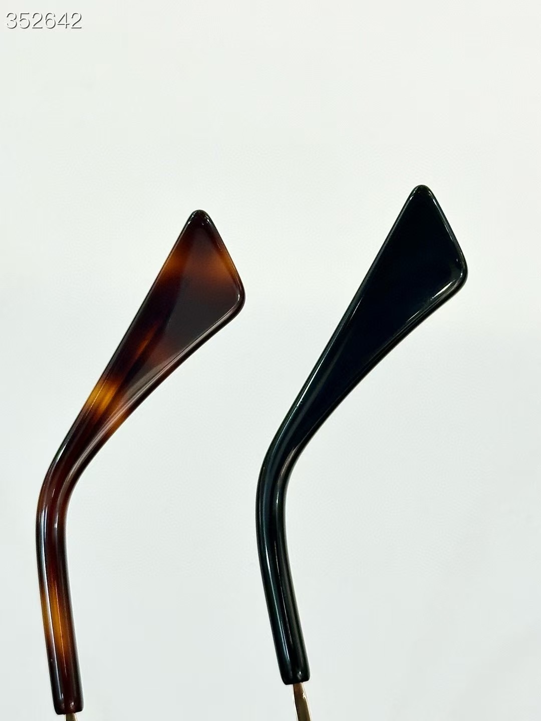 MIU MIU - VMU 72ZS - 52 19 145