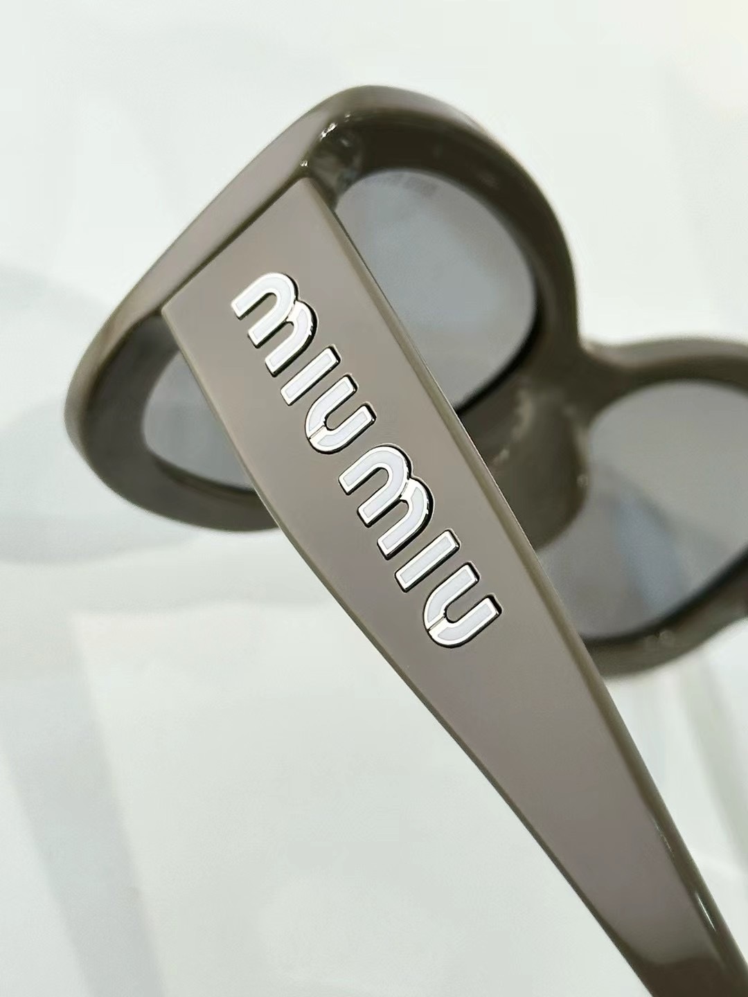 MIU MIU - SMU 084Z - 55 18 135