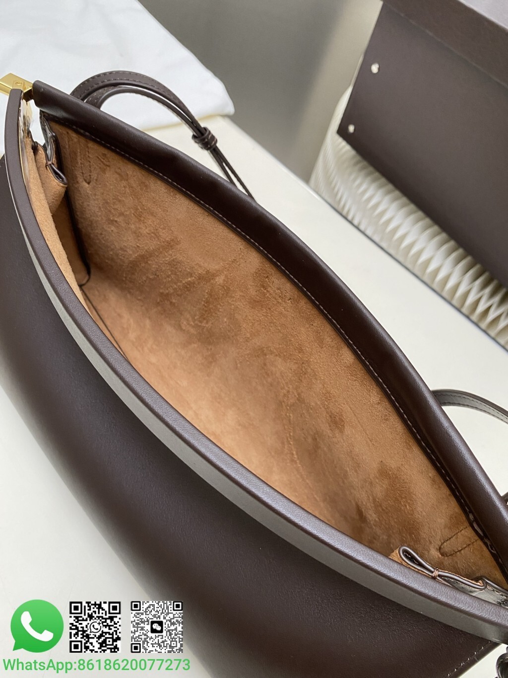 Alaia Medium Le Click East West Leather Shoulder Bag