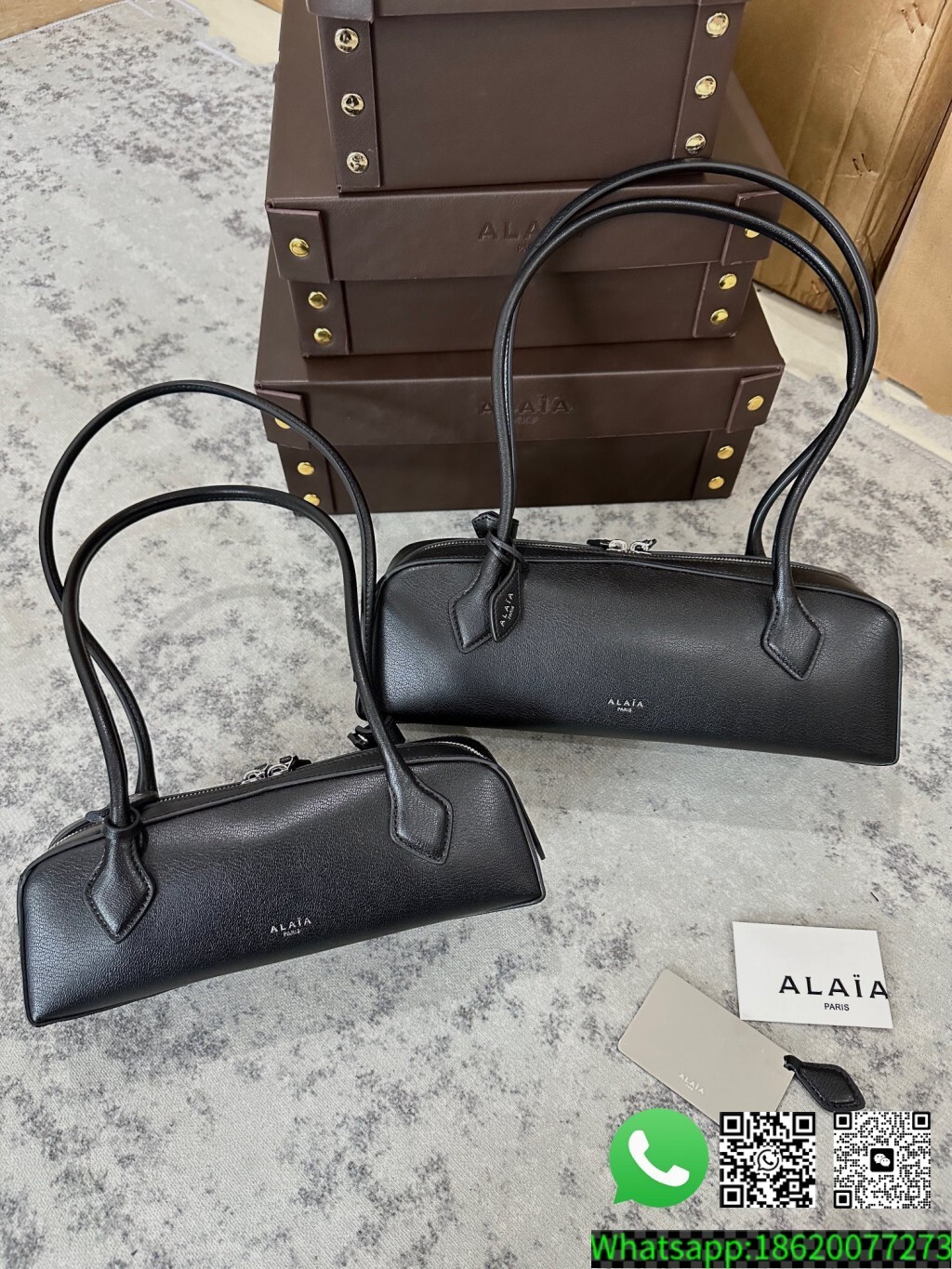 Alaia Le Teckel Leather Shoulder Bags