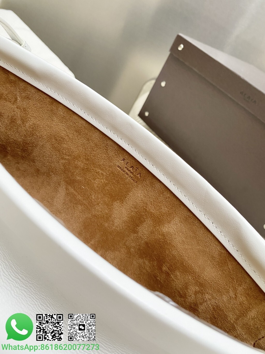 Alaia Medium Le Click East West Leather Shoulder Bag