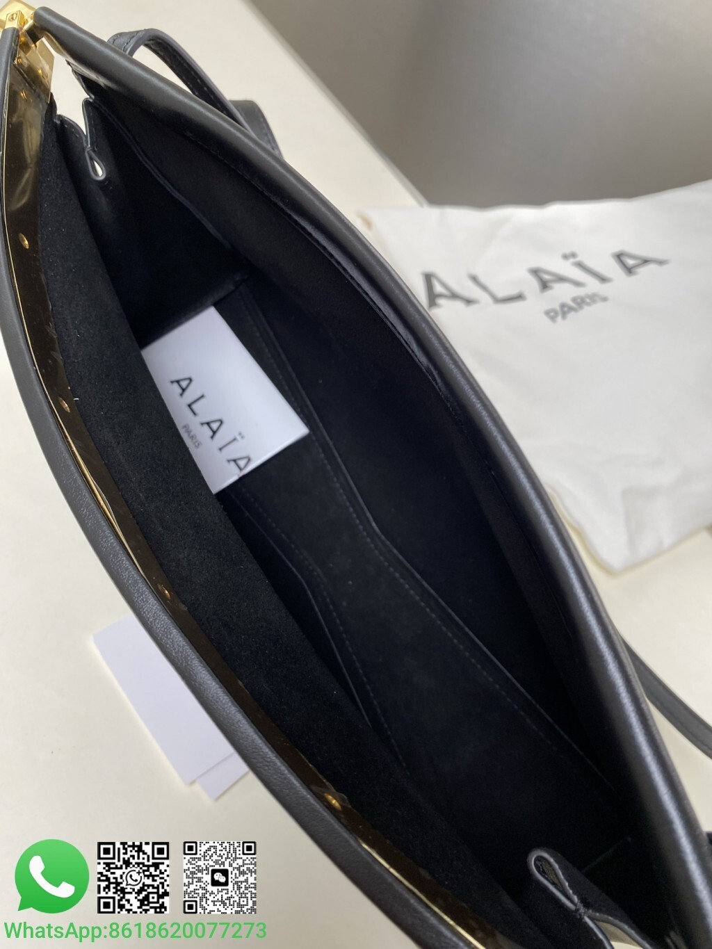 Alaia Medium Le Click East West Leather Shoulder Bag