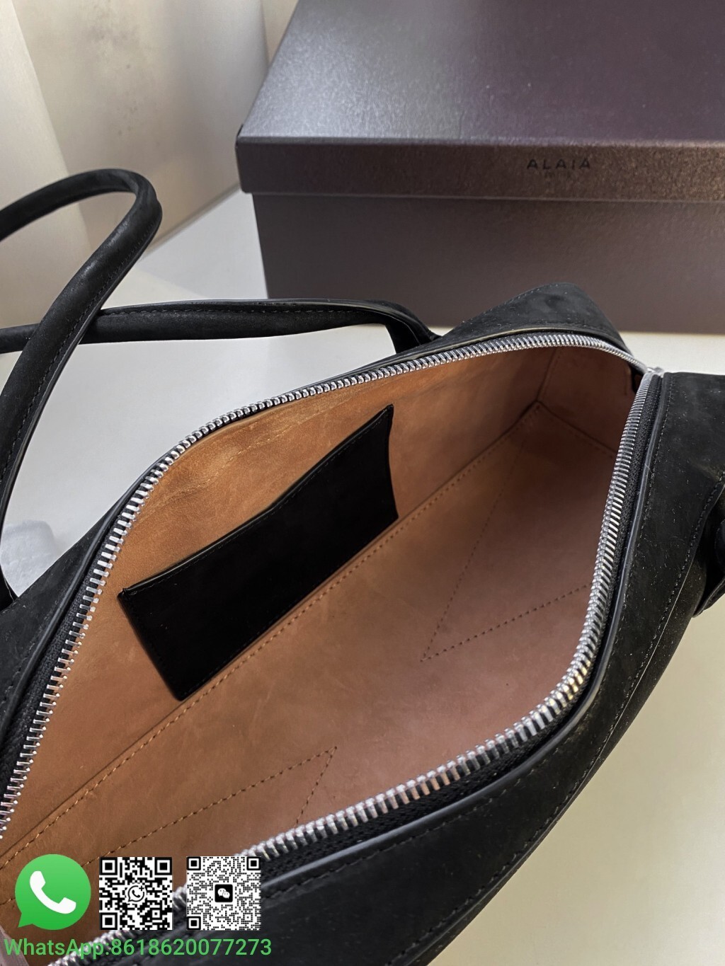 Alaia Alaïa Large Le Teckel Suede Leather Handle Handle Shoulder Bag