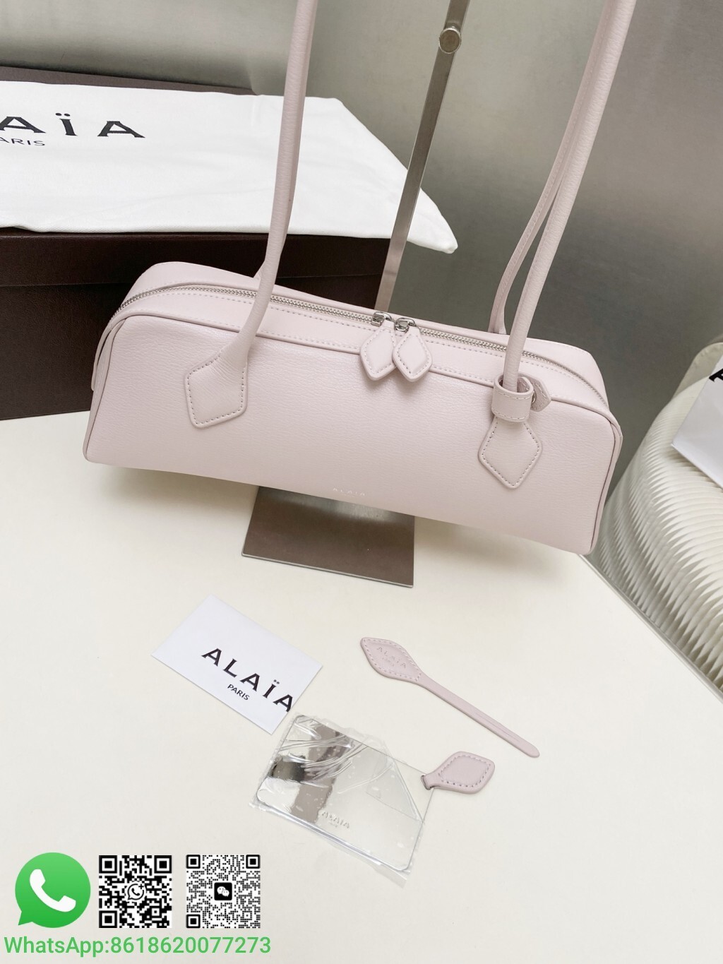 Alaia Alaïa Large Le Teckel Textured Leather Handle Handle Shoulder Bag