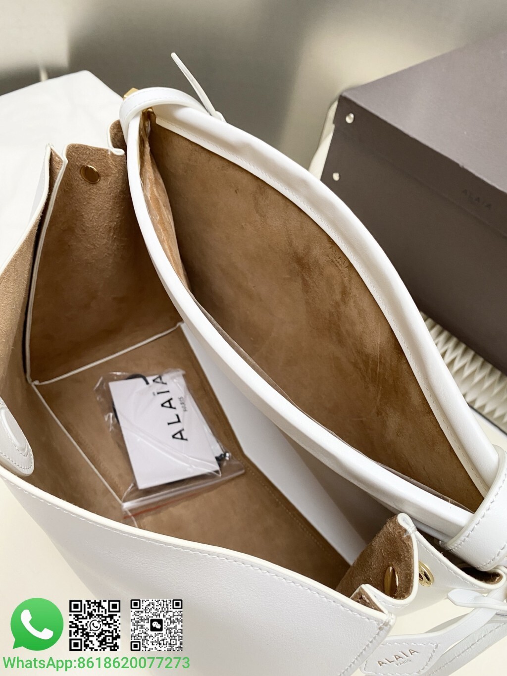 Alaia Le Click Medium Calfskin Shoulder Bag