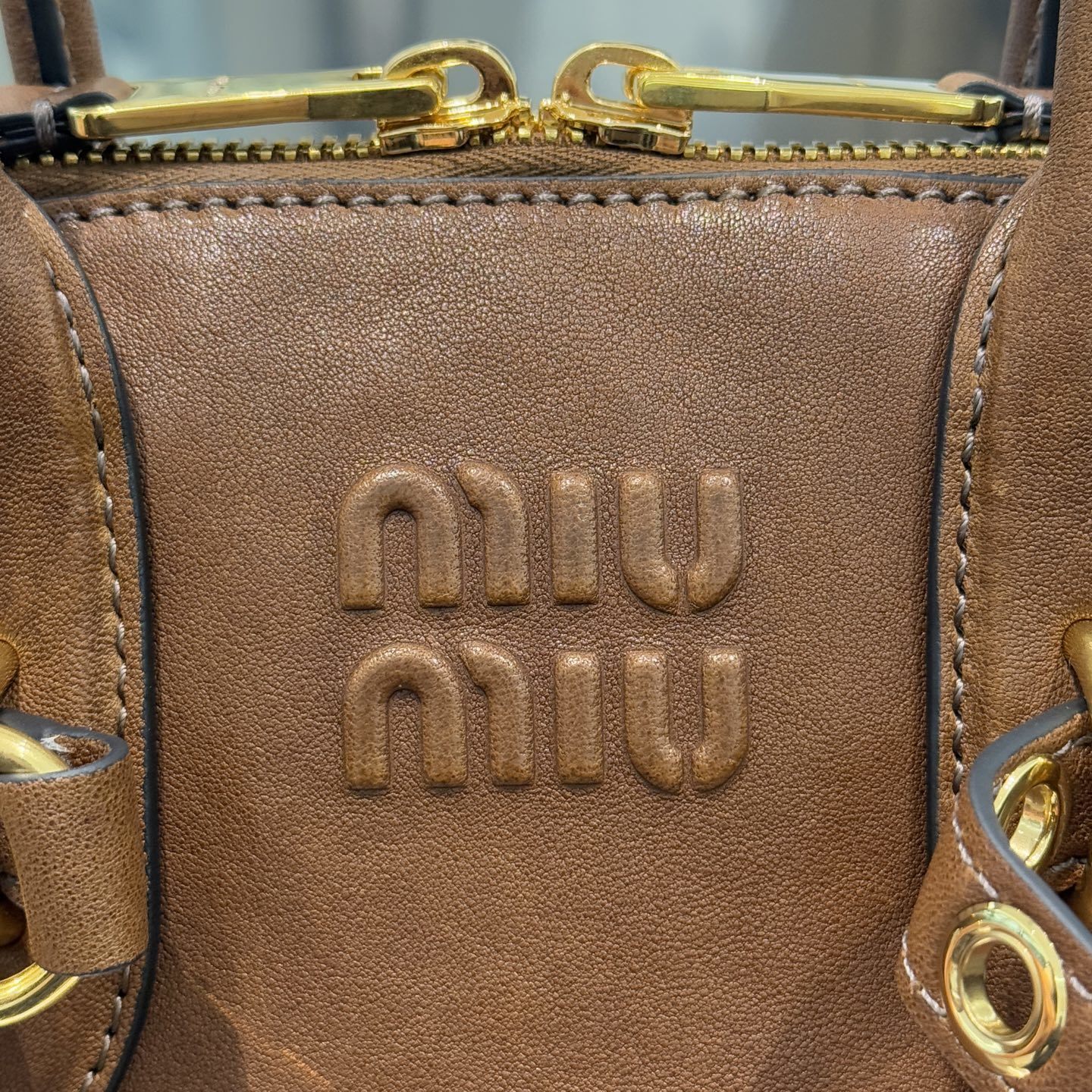 Miu miu 𝑨𝒗𝒆𝒏𝒕𝒖𝒓𝒆 𝑵𝒂𝒑𝒑𝒂