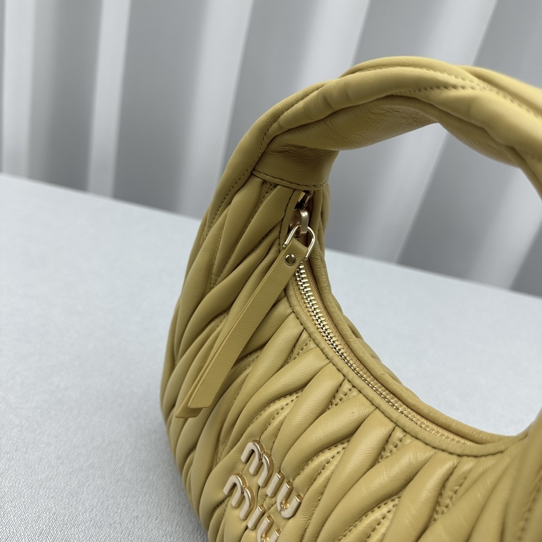 Miu miu 𝐰𝐚𝐧𝐝𝐞𝐫 𝐡𝐨𝐛𝐨 bag