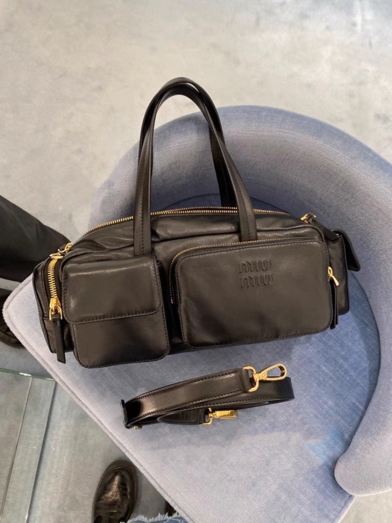 Miu miu 𝐍𝐚𝐩𝐩𝐚 𝐏𝐨𝐤𝐞𝐜𝐭 bag