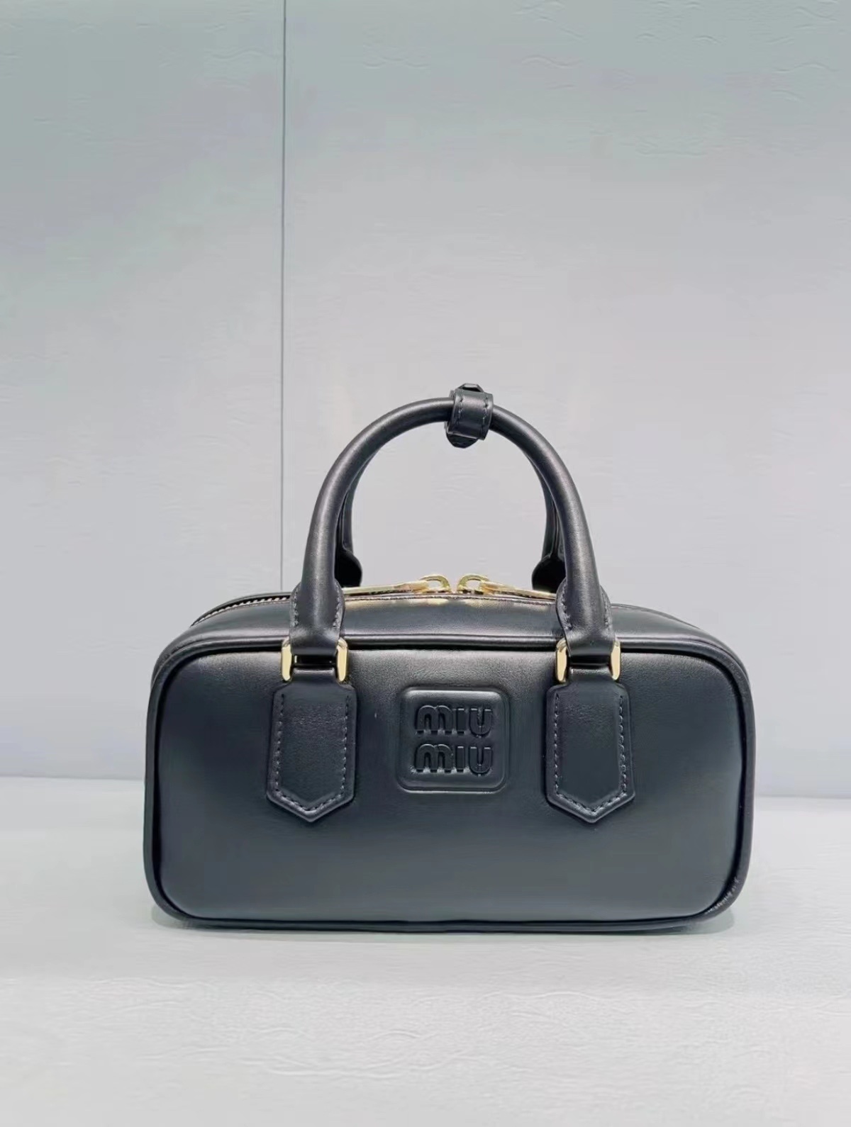 Miumiu 𝗦𝗼𝗳𝘁𝘆 𝗽𝗮𝗱𝗱𝗲𝗱 tote bag
