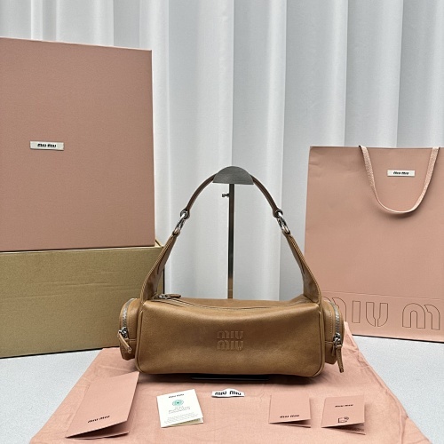 Miumiu 𝐆𝐚𝐫𝐠𝐨 tote bag