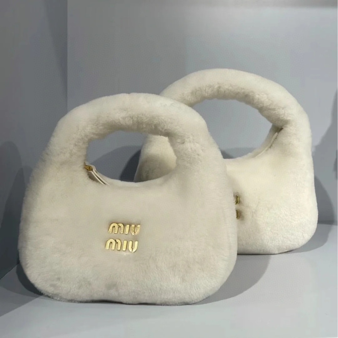𝐌𝐢𝐮𝐌𝐢𝐔 𝐰𝐚𝐧𝐝𝐞𝐫 𝐡𝐨𝐛𝐨 bag