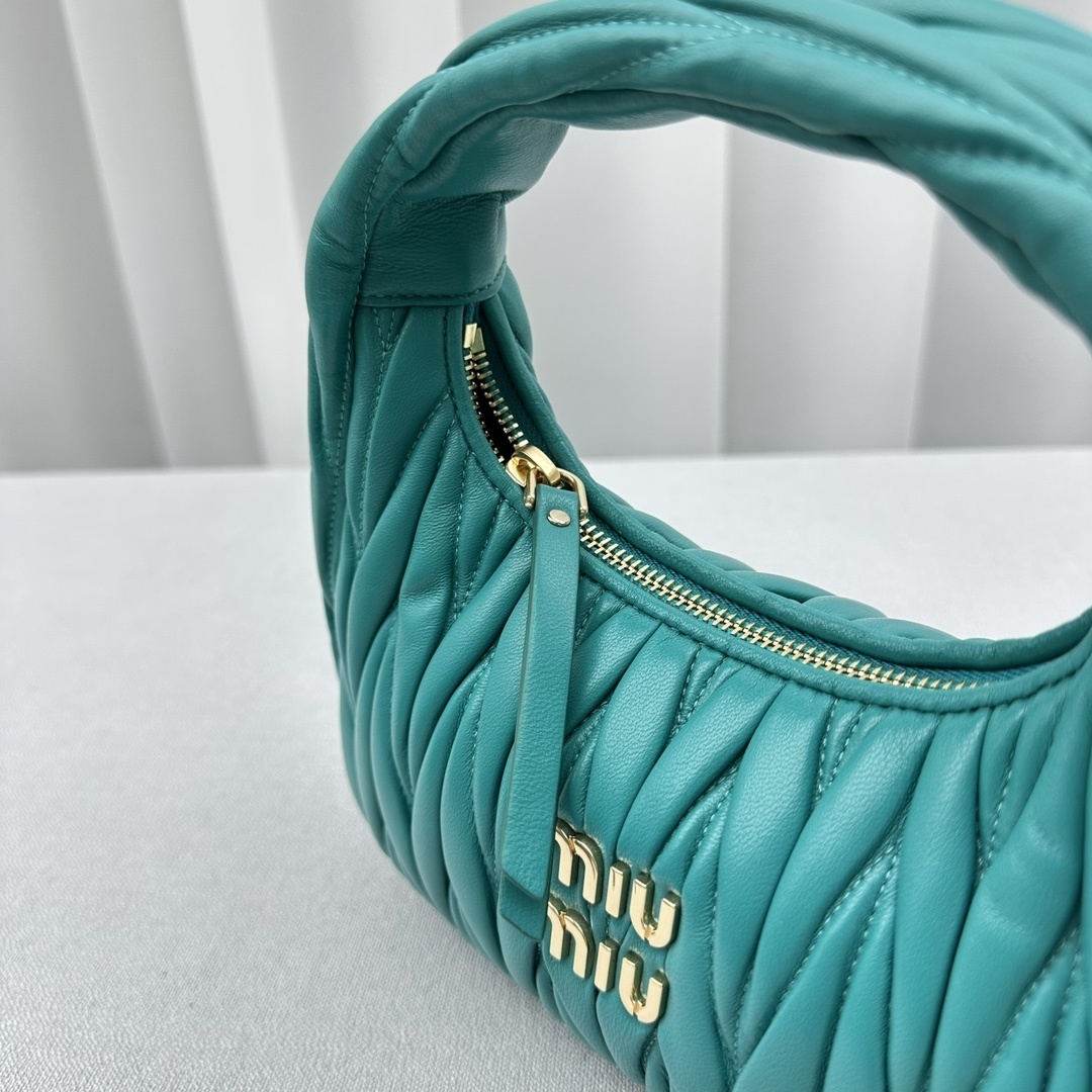 Miu miu 𝐰𝐚𝐧𝐝𝐞𝐫 𝐡𝐨𝐛𝐨 bag