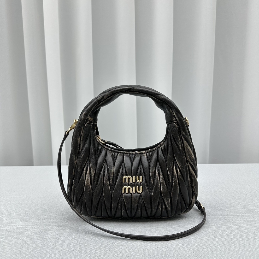 Miu miu 𝐰𝐚𝐧𝐝𝐞𝐫 𝐡𝐨𝐛𝐨 bag