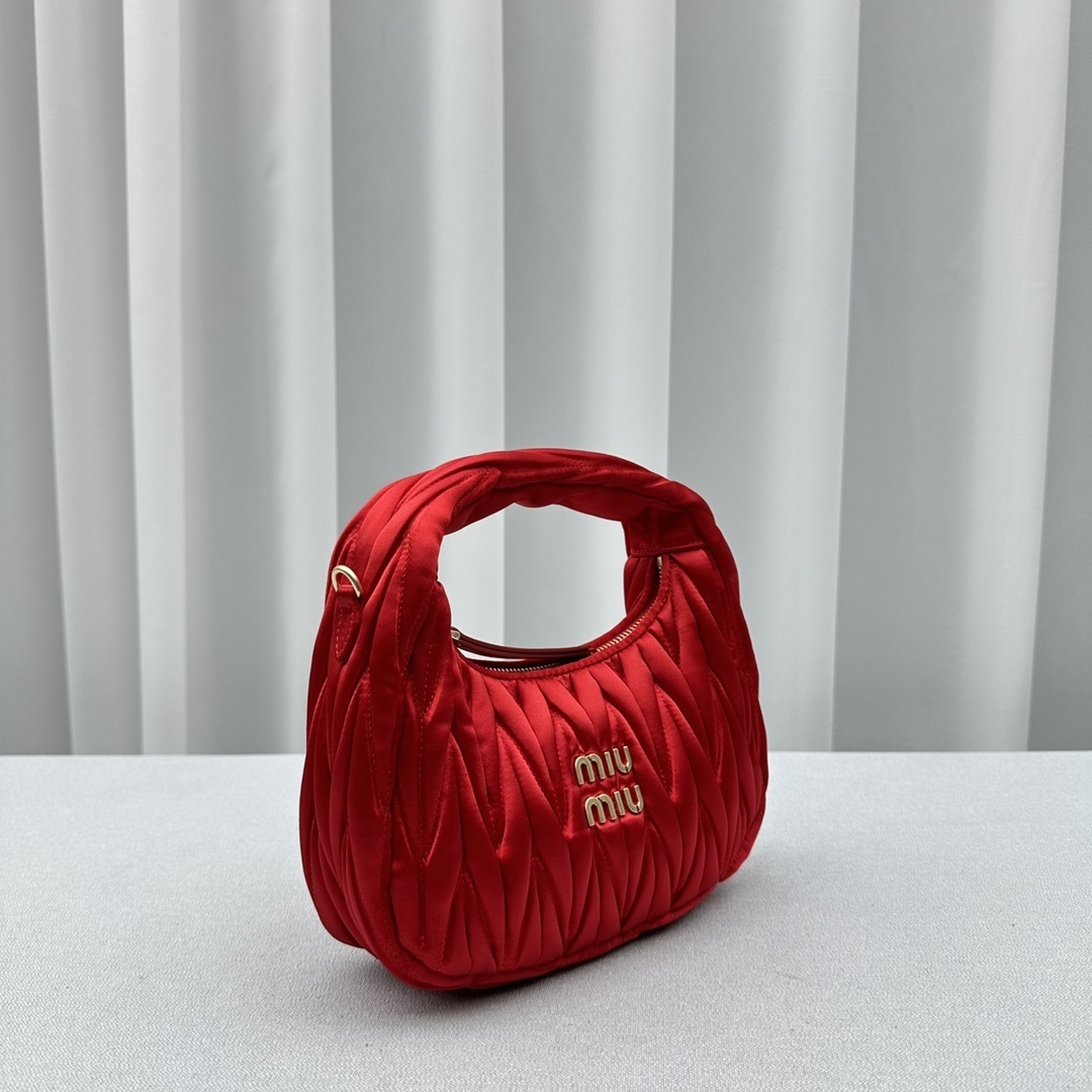 Miu miu 𝐰𝐚𝐧𝐝𝐞𝐫 𝐡𝐨𝐛𝐨 bag