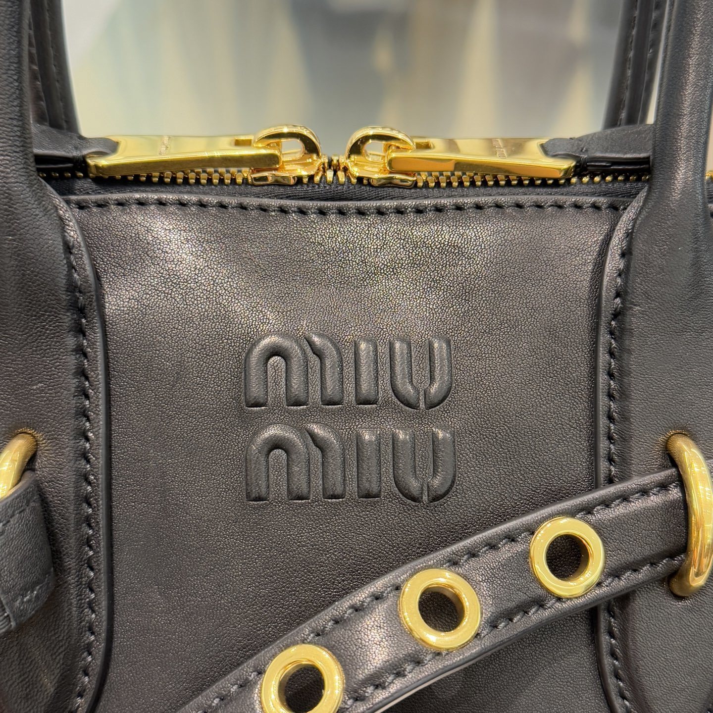 Miu miu 𝑨𝒗𝒆𝒏𝒕𝒖𝒓𝒆 𝑵𝒂𝒑𝒑𝒂