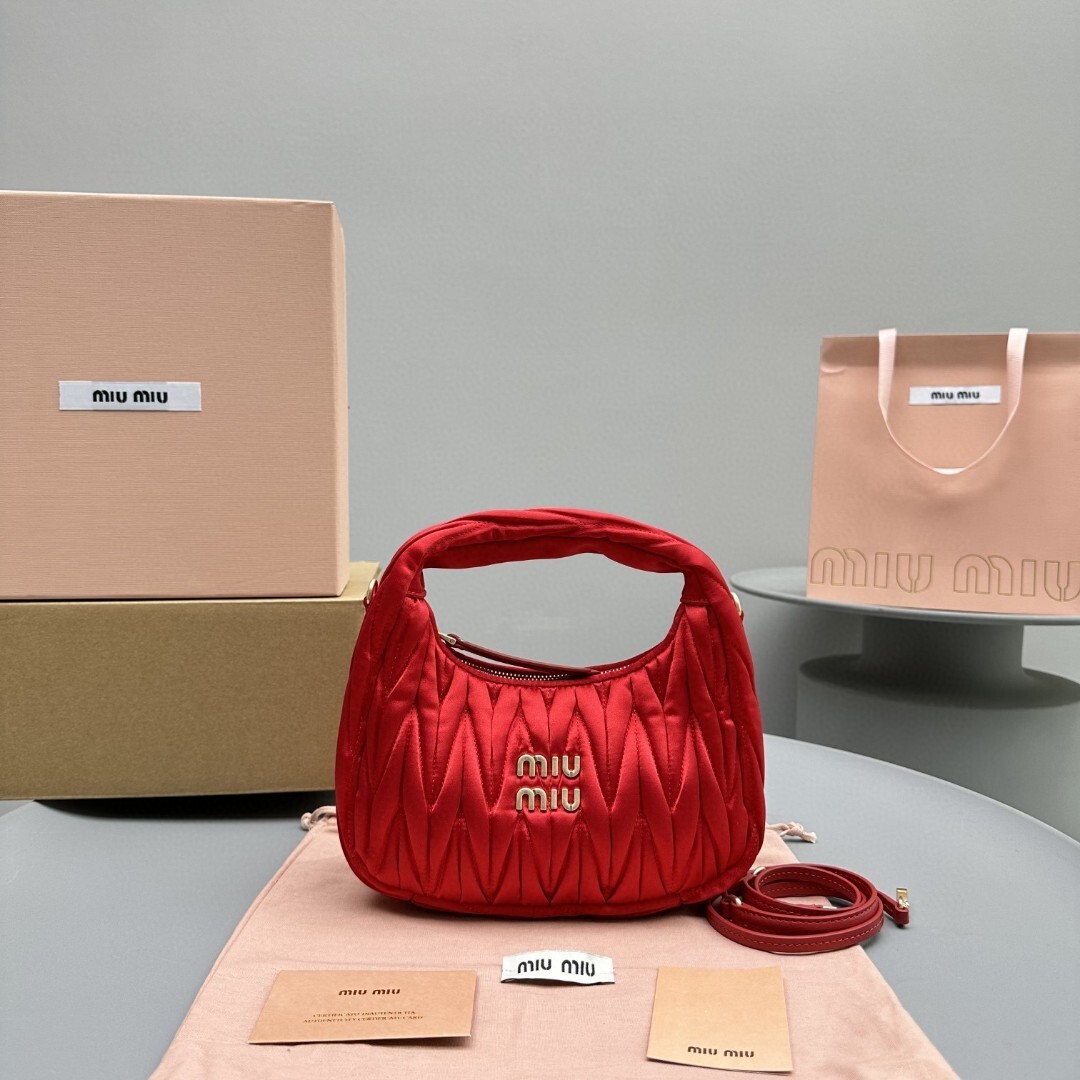 Miu miu 𝐰𝐚𝐧𝐝𝐞𝐫 𝐡𝐨𝐛𝐨 bag