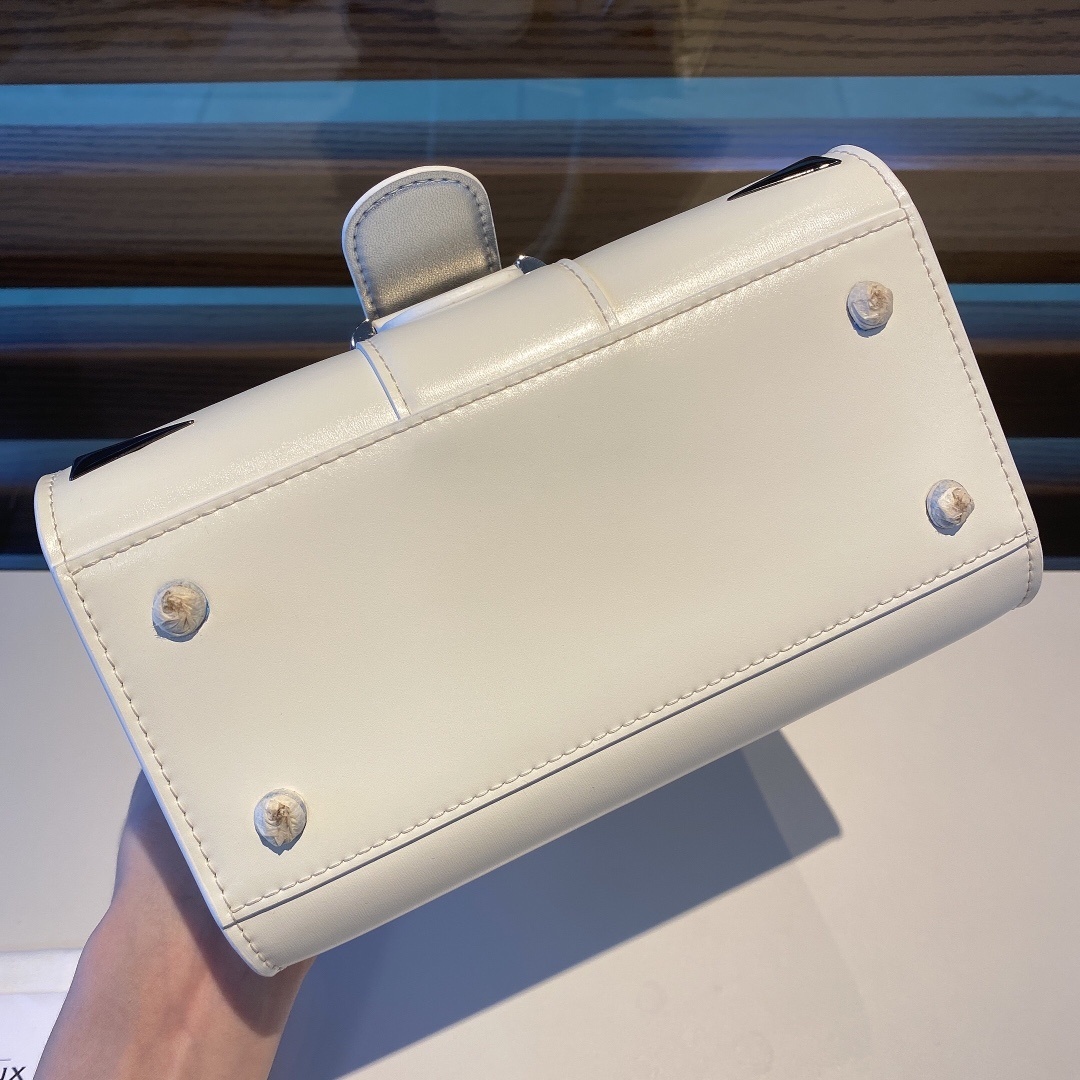 Delvaux 0019