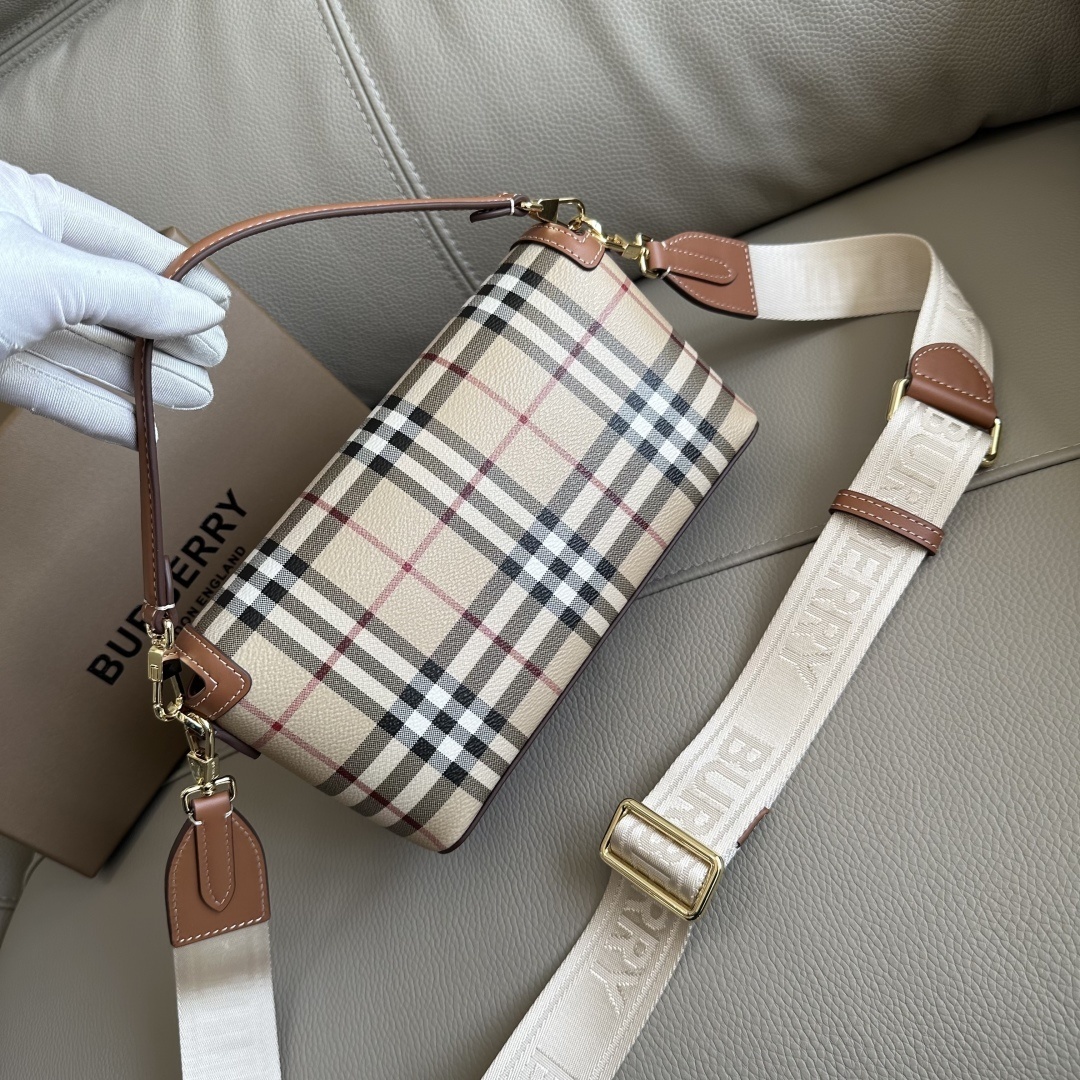 BURBERRY 0029