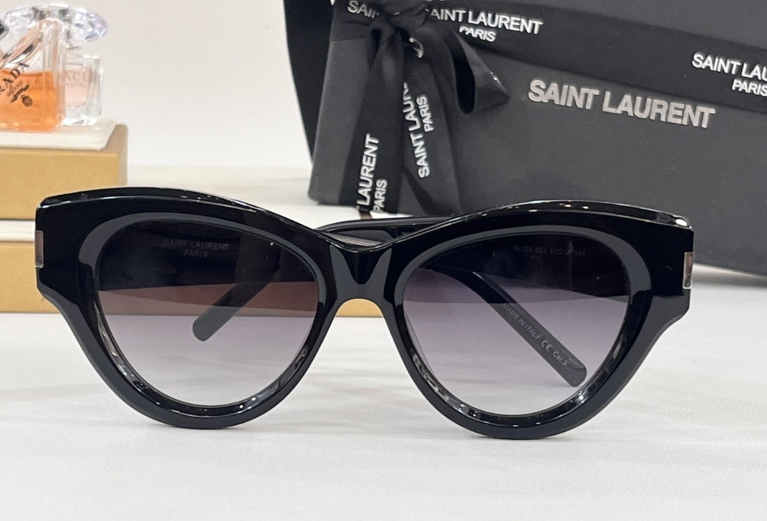 SAINTLAURENT 0036
