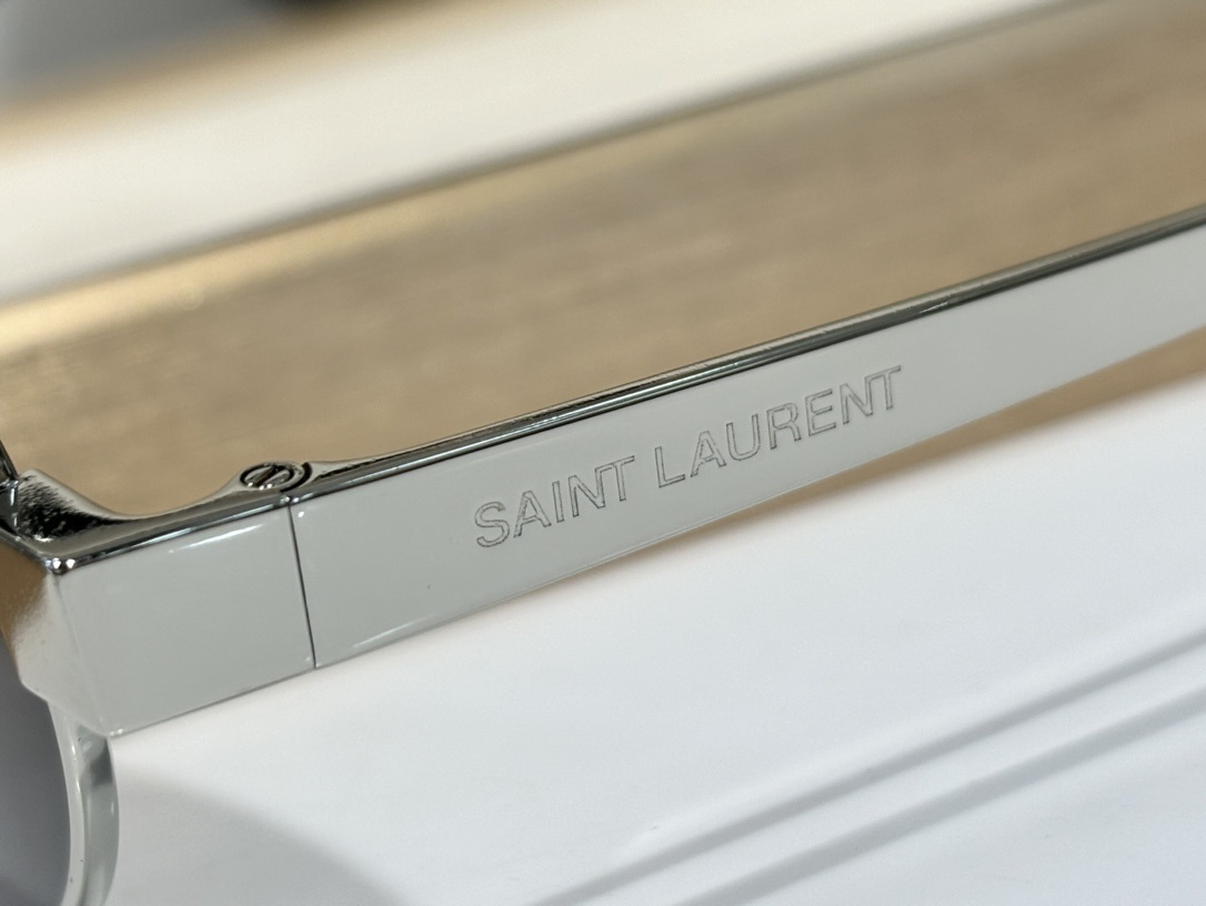 SAINTLAURENT 0048