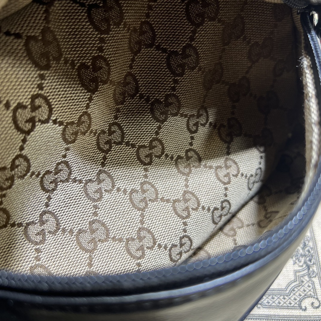 Gucci 0235