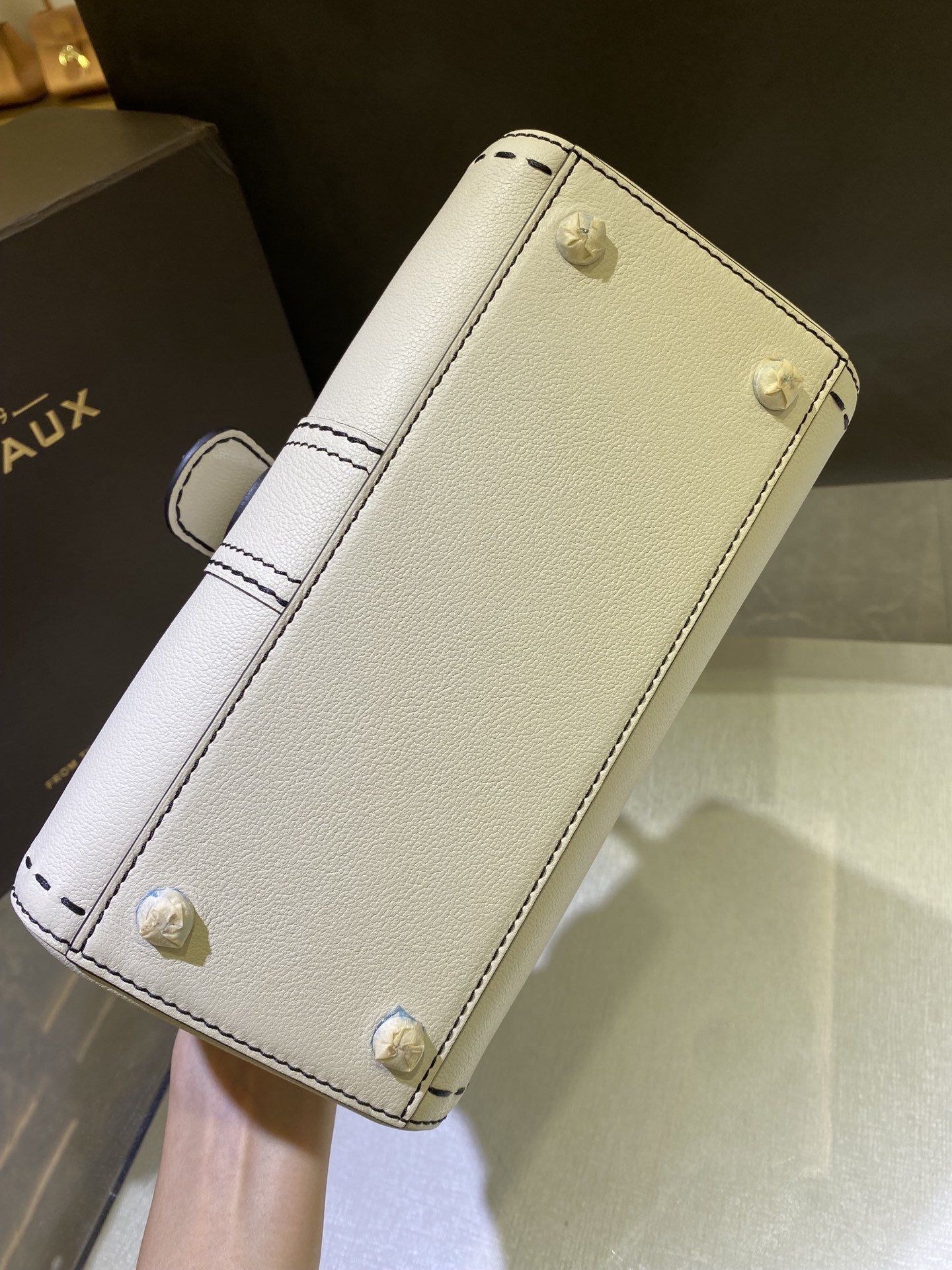 Delvaux 0200