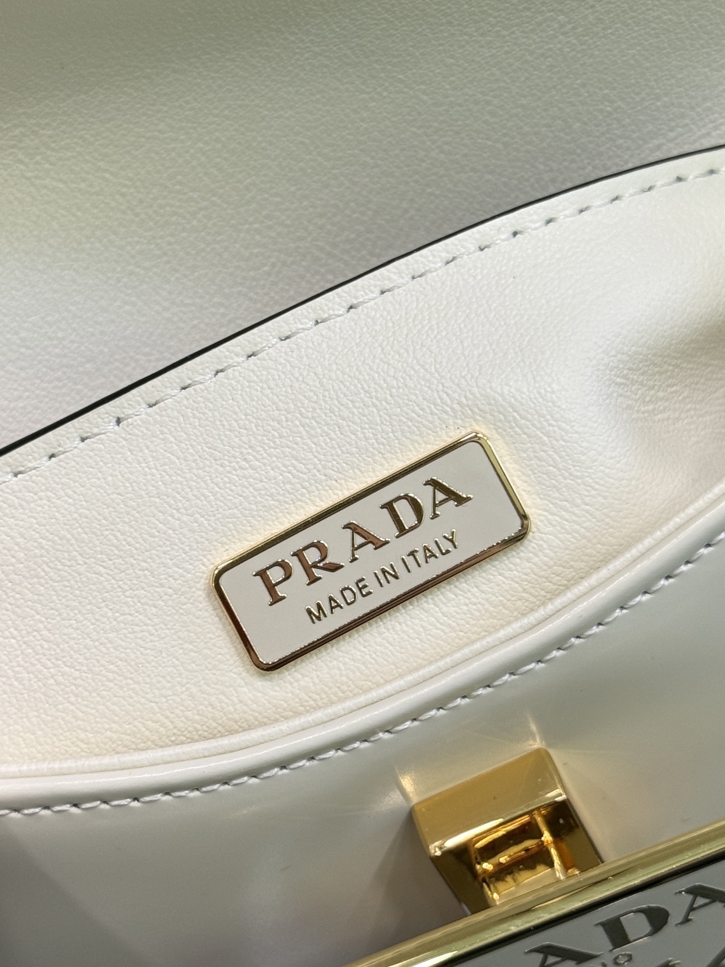 PRADA 0011