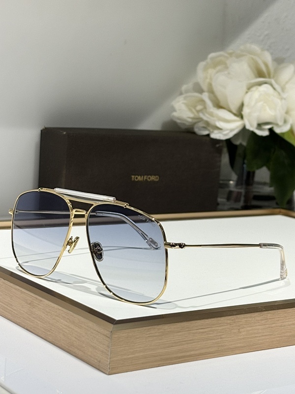 TOM FORD 045