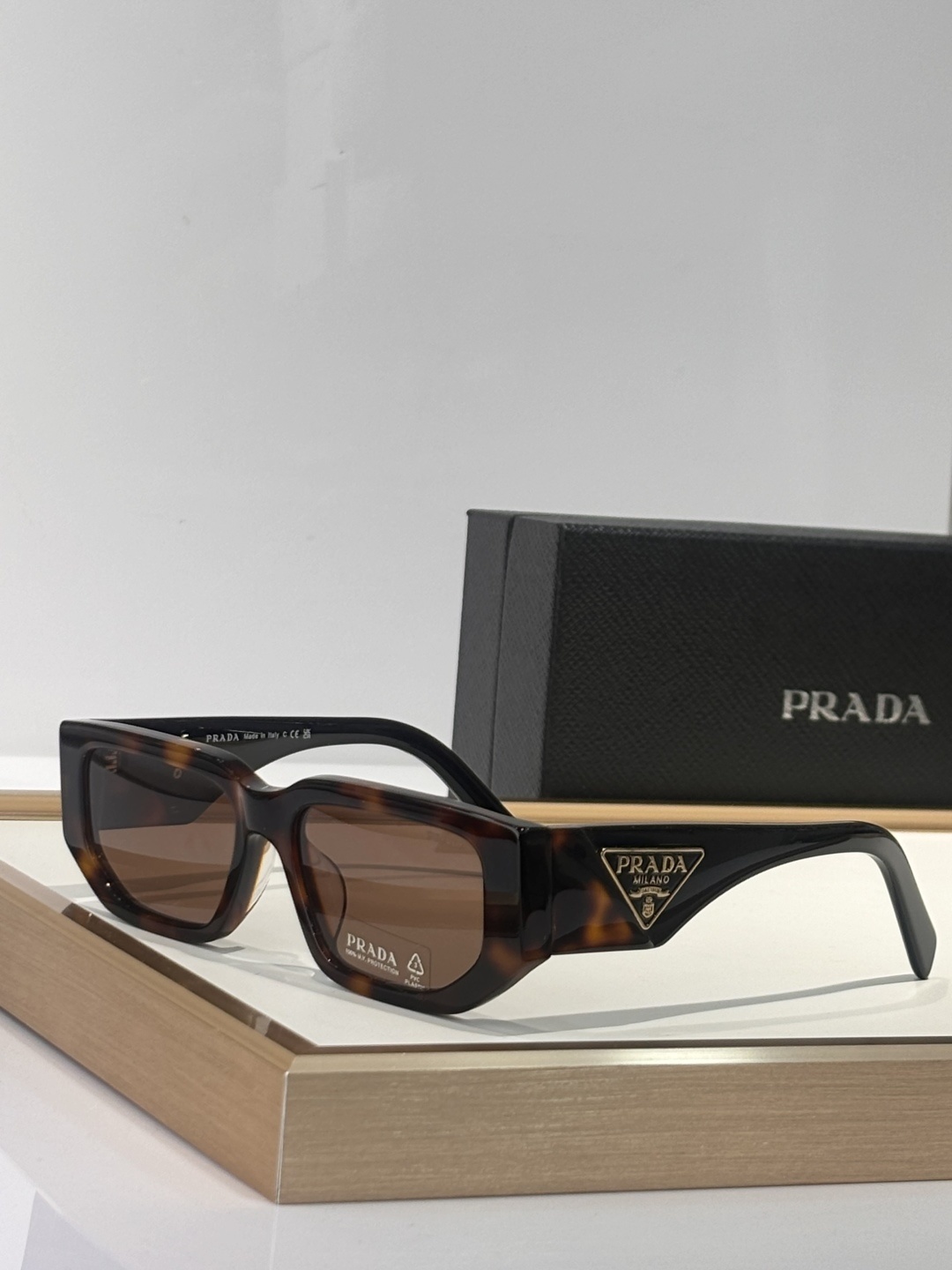 PRADA 0011