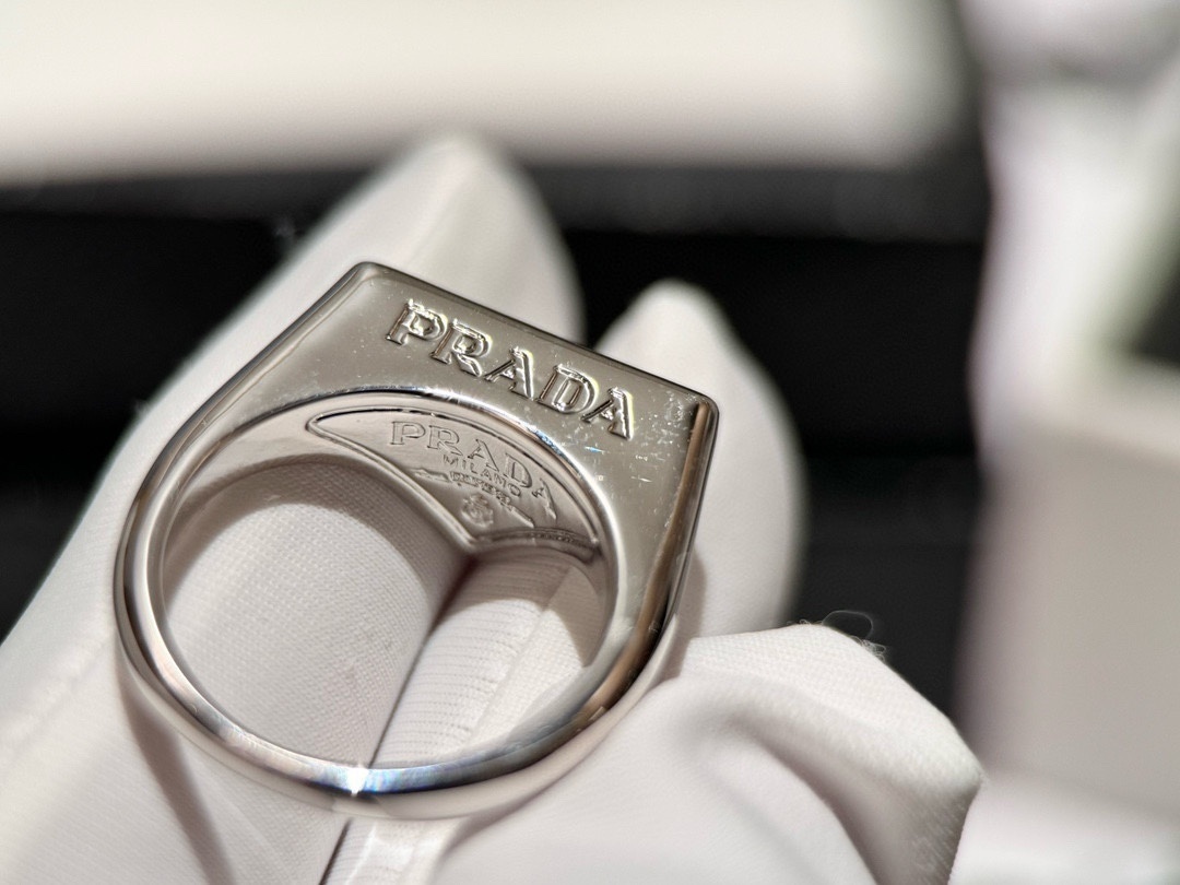Prada 012