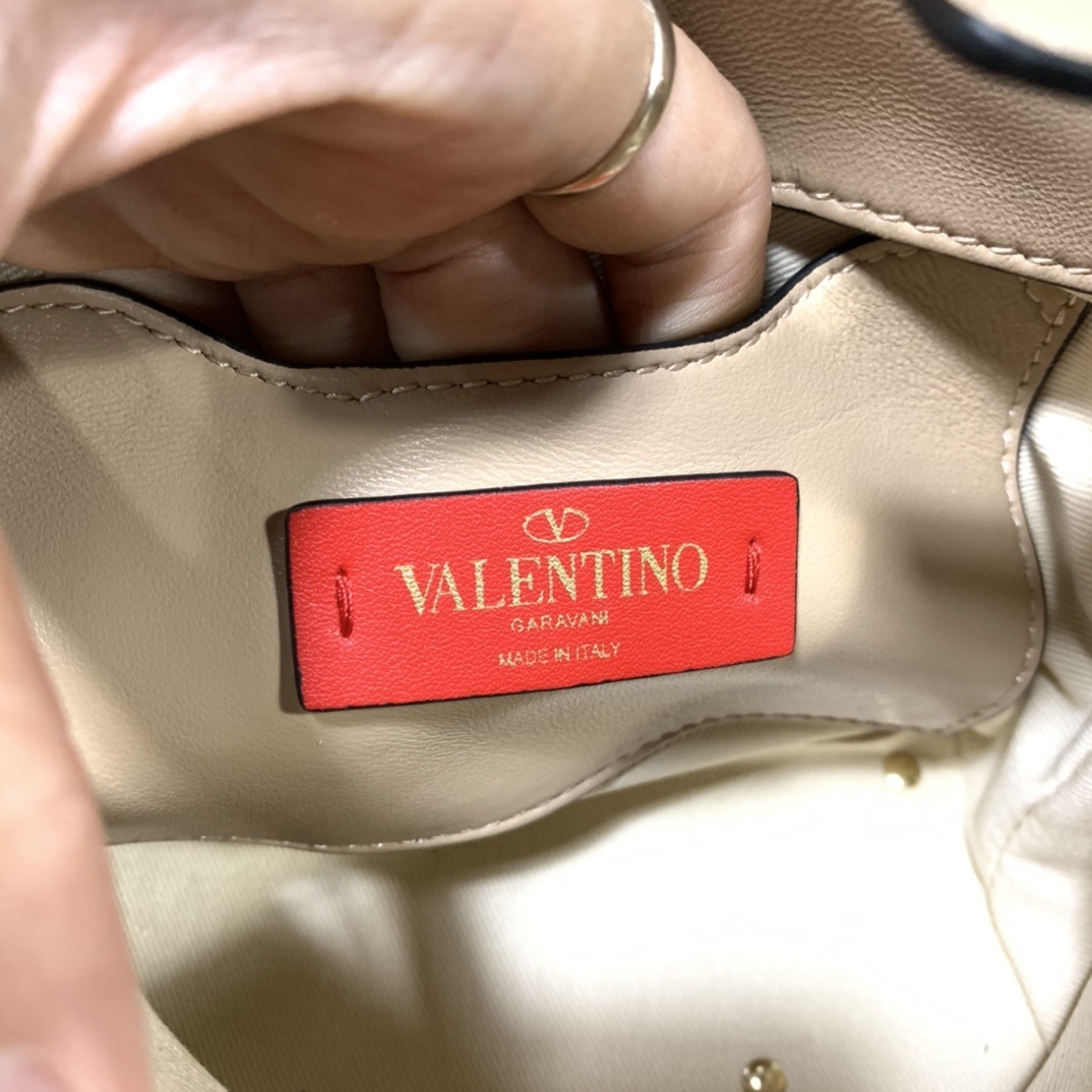 Valentino 0040