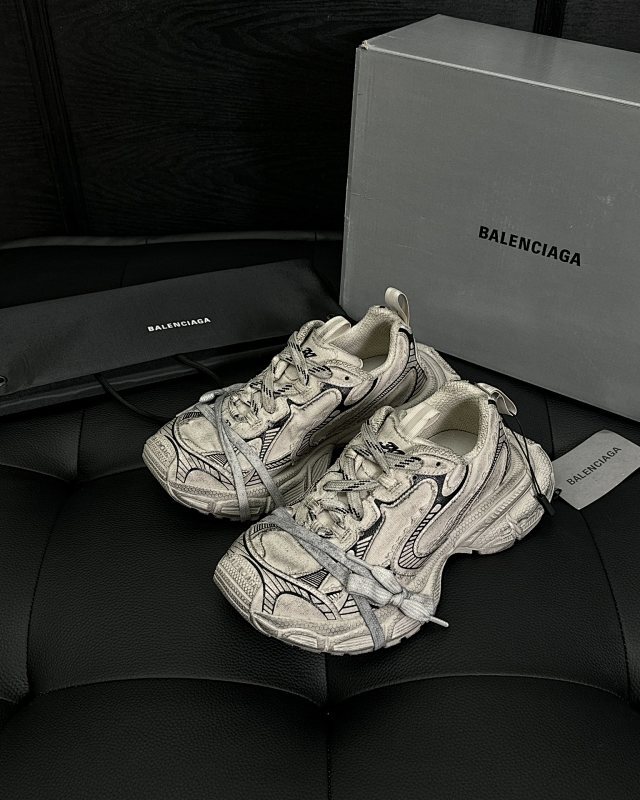 Balenciaga 0042